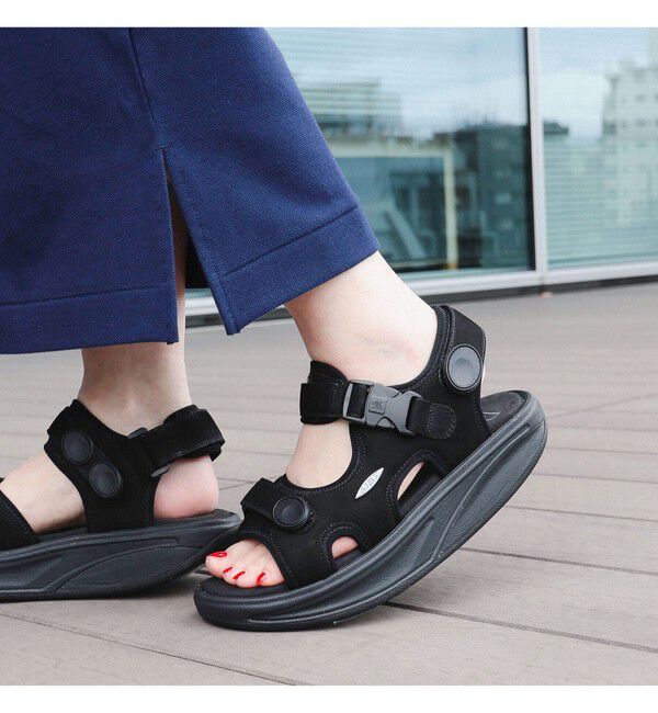 BEAMS SELECTION for WOMEN「MBT / KISUMU CLASSIC」|サンダル|BLACK