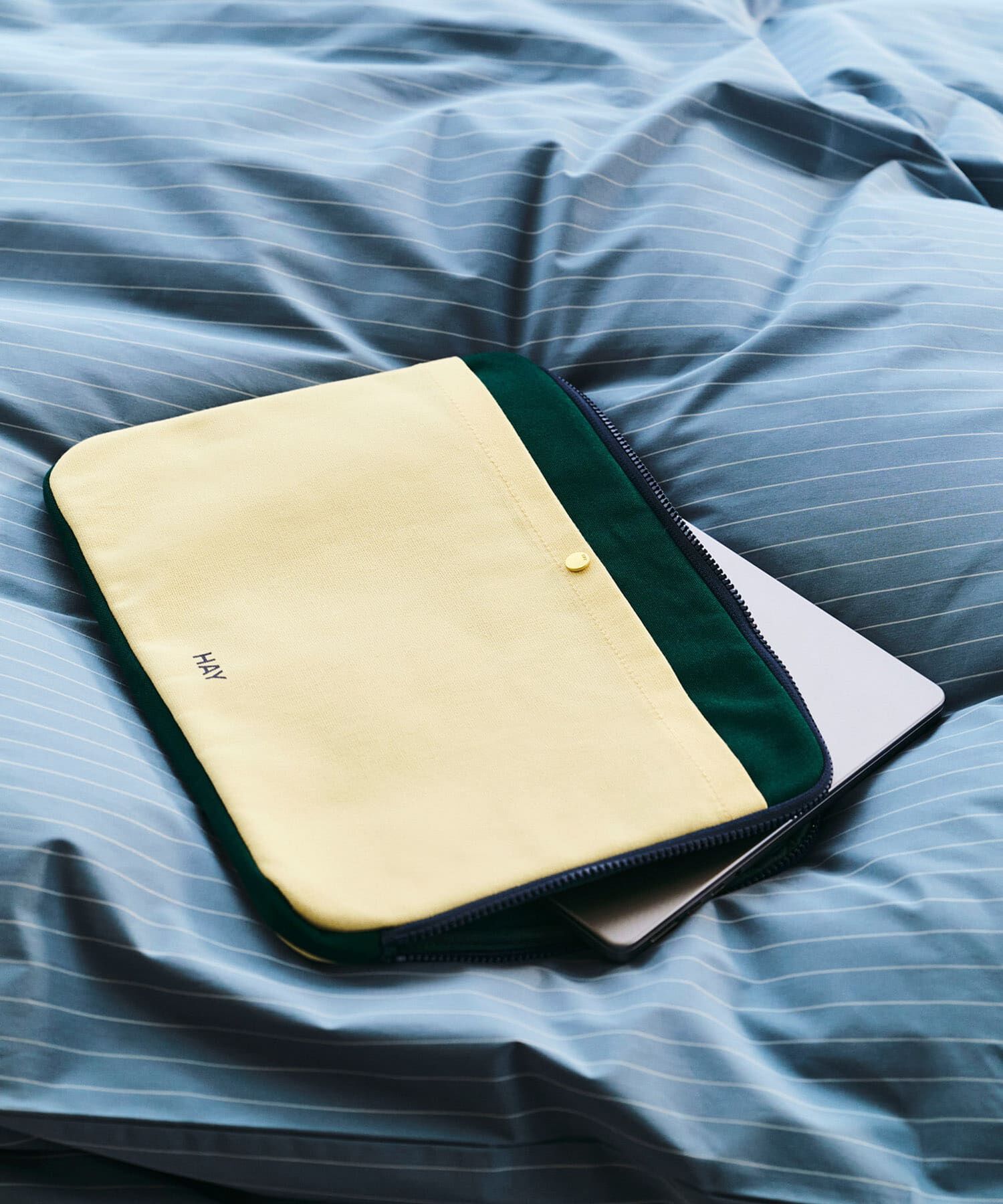 SENSE OF PLACE by URBAN RESEARCH「HAY　Multi Laptop Cover」|その他|