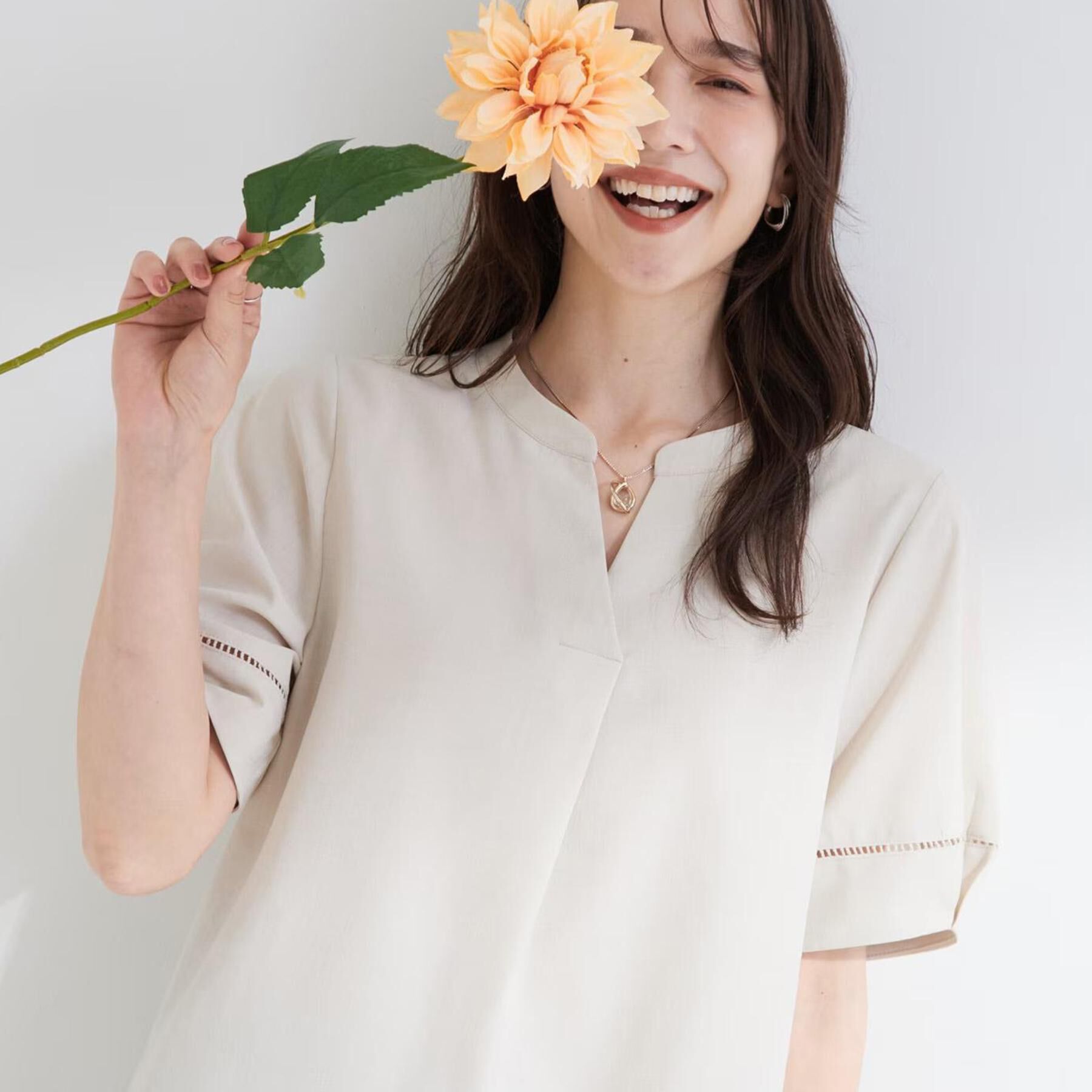 SHOO･LA･RUE「【洗濯後しわになりにくい/インせずきまる】シンプルだけど女性らしい 麻調スキッパーブラウス」|シャツ・ブラウス|アイボリー(004)