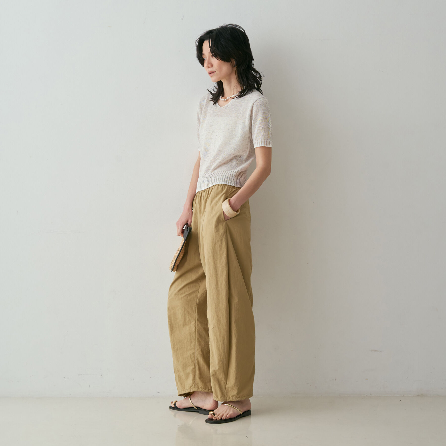 qualite「【きれいめ夏ニットはコレ！】カラーポリリネンVネックニット」|ニット・セーター|