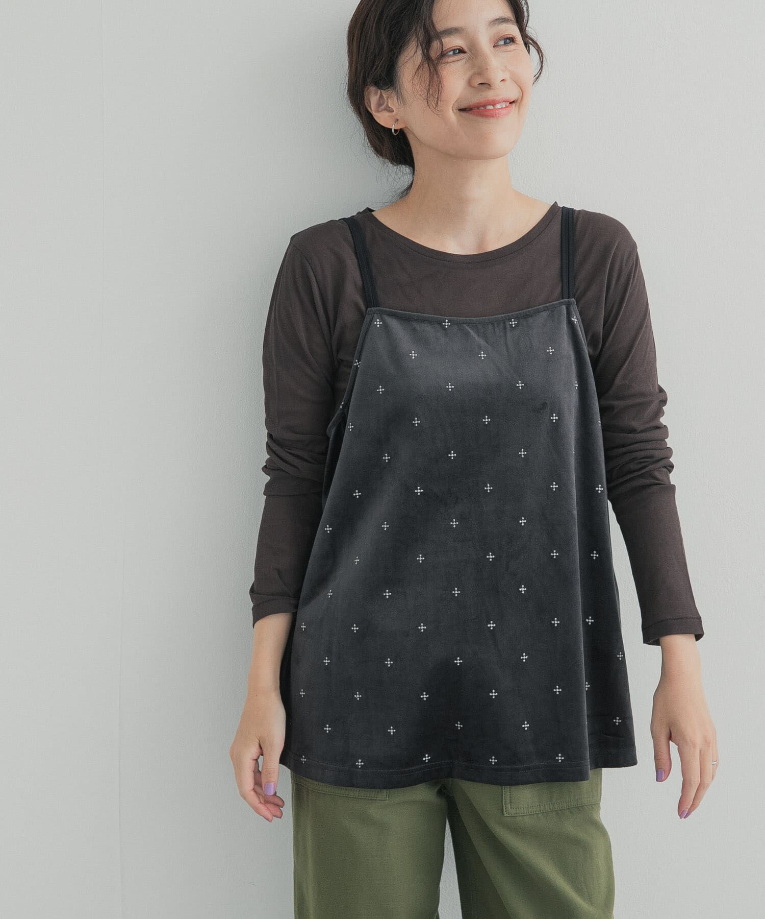 URBAN RESEARCH DOORS「刺繍ベロアキャミチュニック」|キャミソール|チャコールグレー