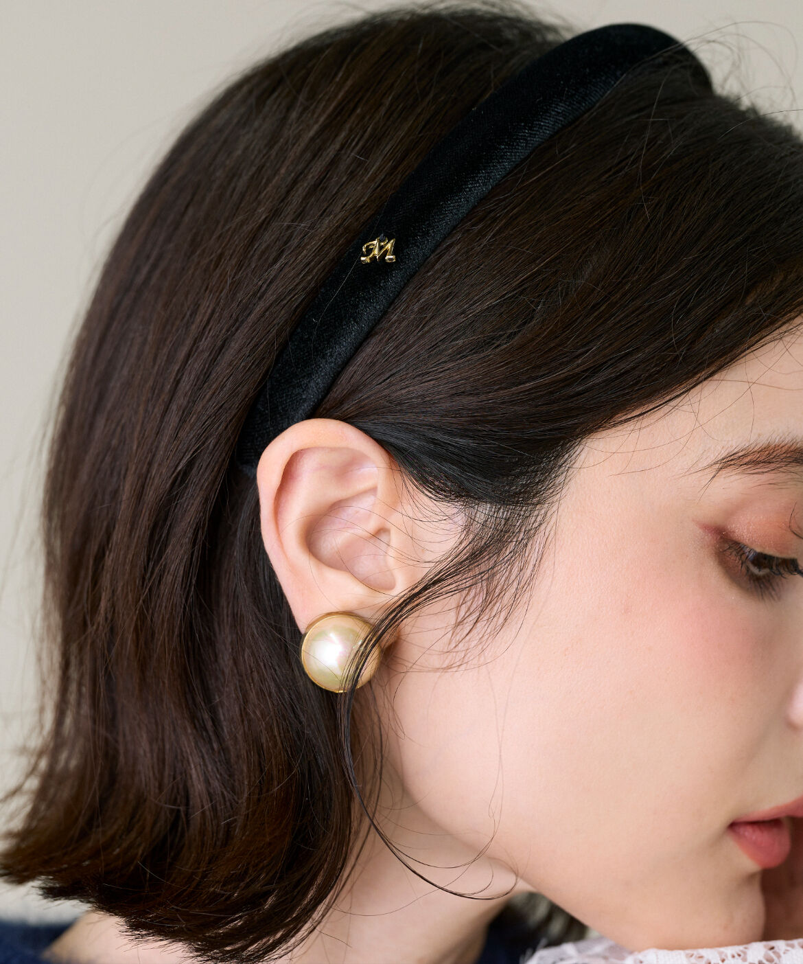 Maglie le cassetto「Mﾁｬｰﾑ付ﾍﾞﾛｱｶﾁｭｰｼｬ|いつものｽﾀｲﾘﾝｸﾞを華やかに格  」|ヘアバンド|