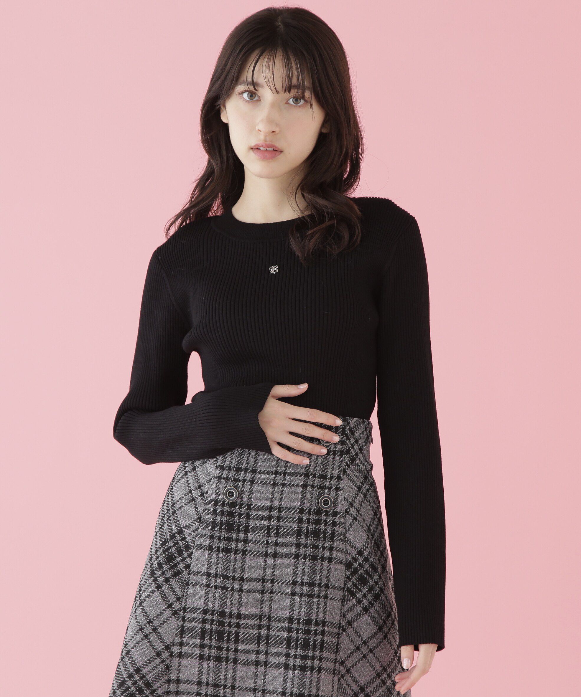  「長袖リブデザインロゴプレートニット」|ニット・セーター|