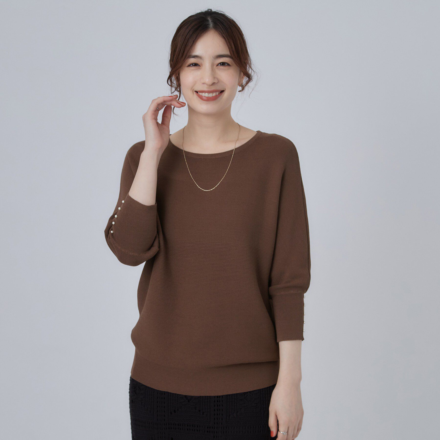 SHOO･LA･RUE「【毛玉になりにくい】パール調ボタンが女性らしさをプラス ガーター切替 7分袖ドルマンニット」|ニット・セーター|