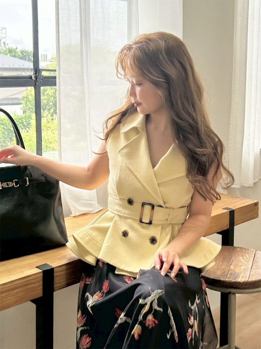 LILY BROWN「ランダムヘムペプラムジレ」|ダウンベスト・ベスト|YEL