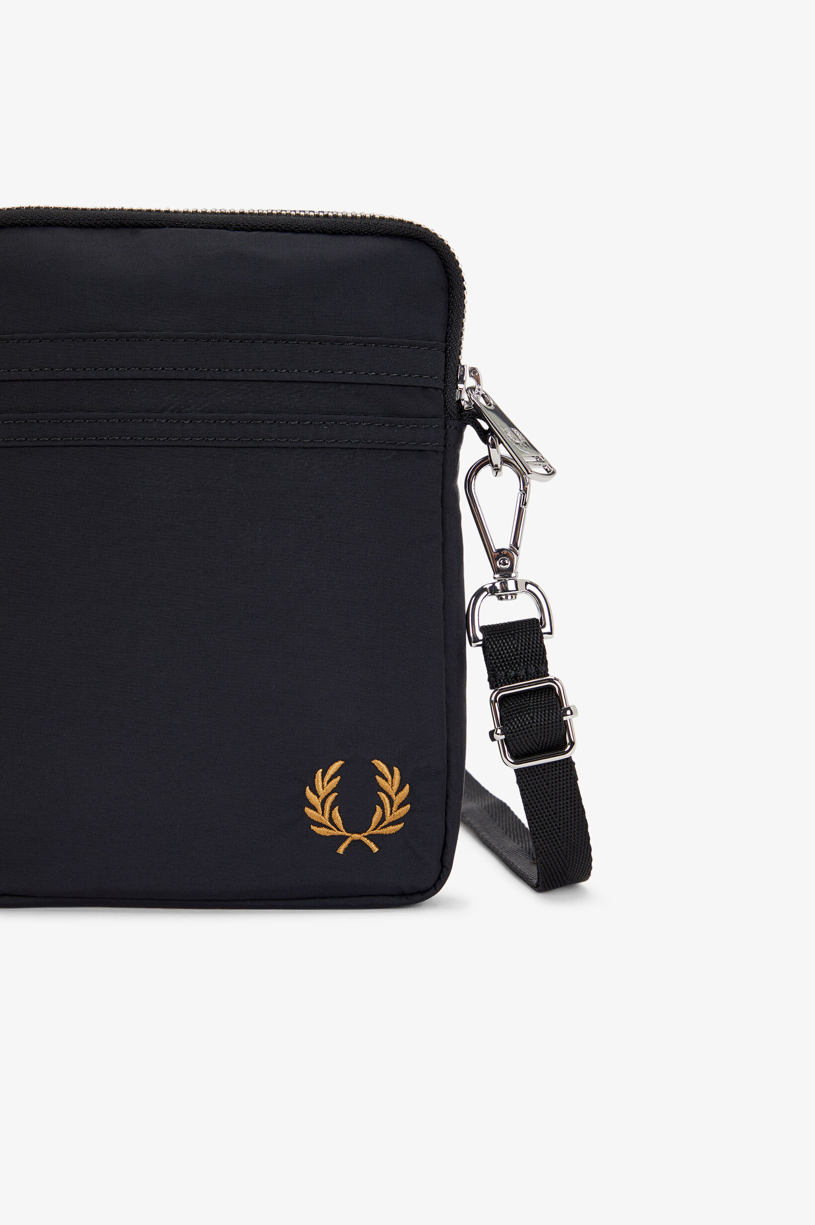 FRED PERRY 「BRENTHAM SMALL SIDE BAG／ブレンサムスモールサイドバッグ」|ショルダー・メッセンジャー|