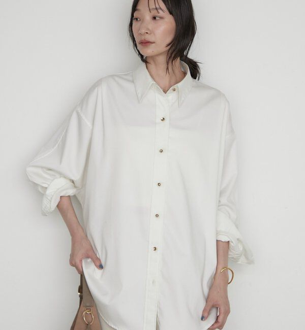  「《WEB限定リバイバルアイテム/累計販売１万枚達成》サテンBIGシャツ」|シャツ・ブラウス|オフホワイト