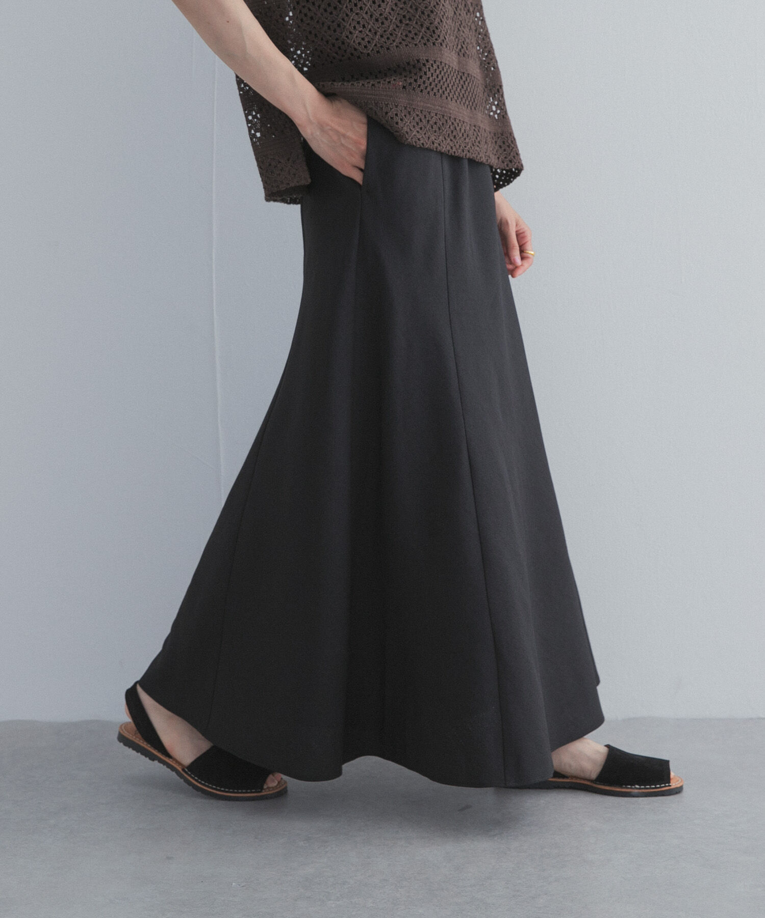 URBAN RESEARCH DOORS「バイアスフレアスカート」|スカート|ブラック