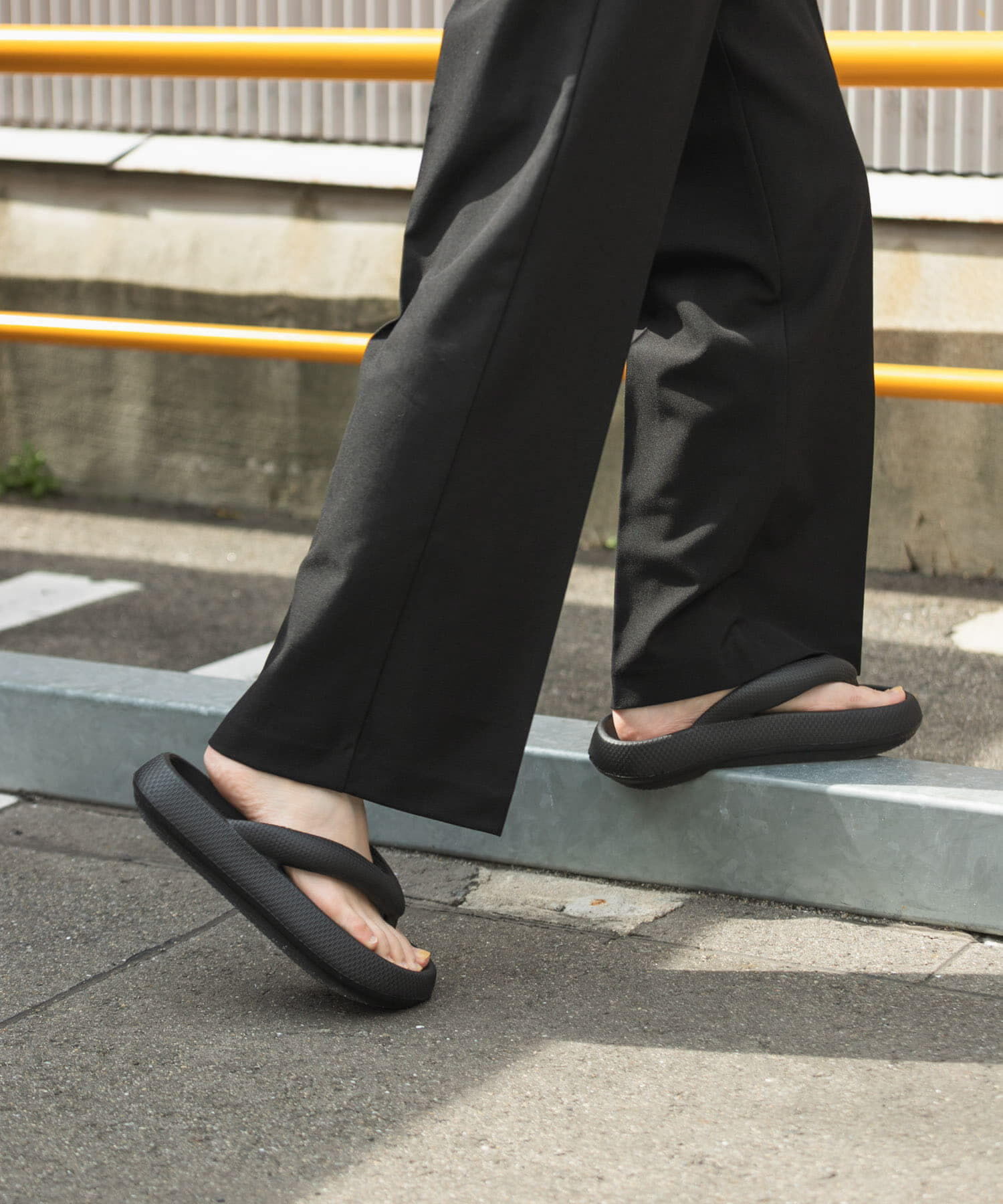 SENSE OF PLACE by URBAN RESEARCH「『WEB限定』トングクッションサンダル」|サンダル|