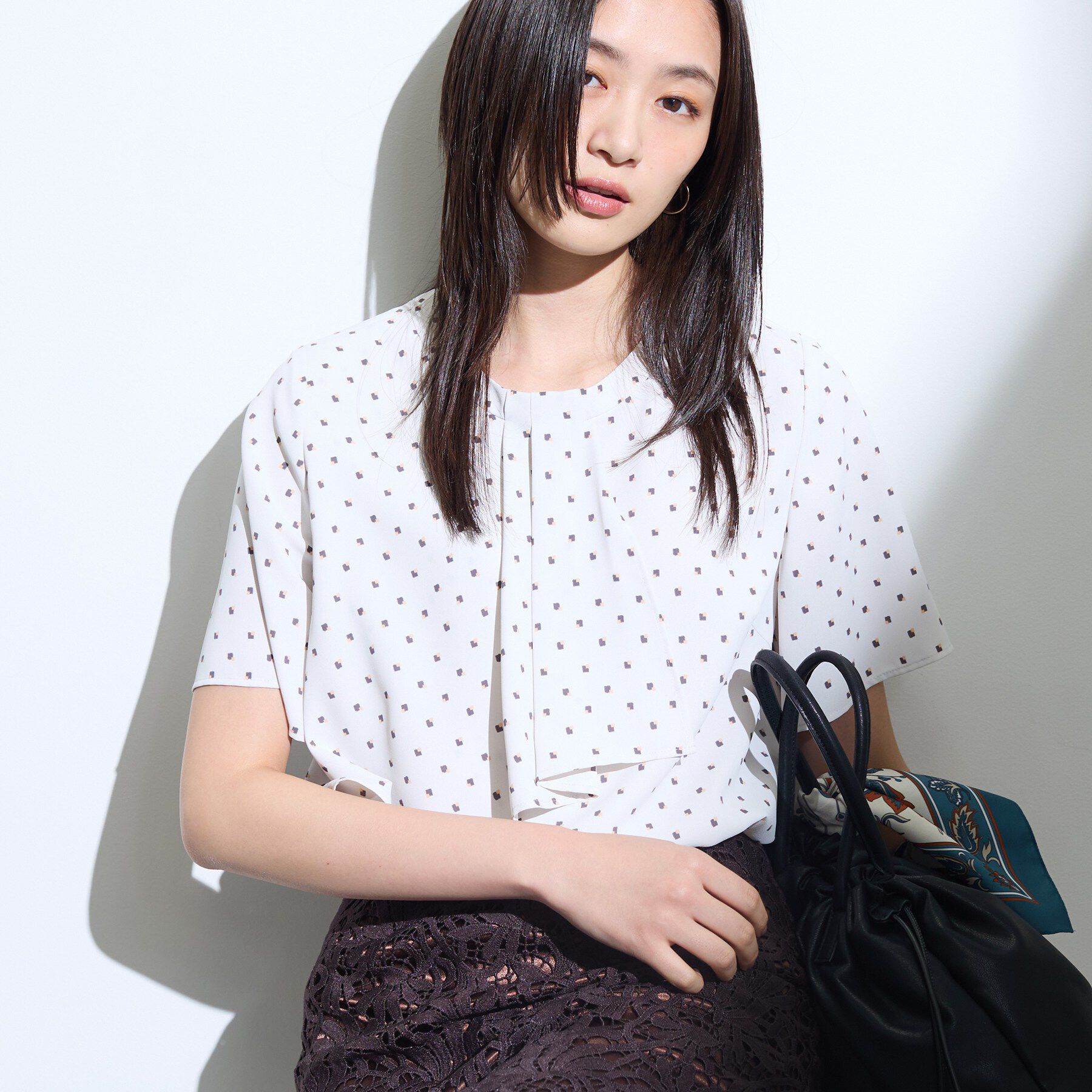 INDIVI「【洗える／スーツインナー／UVケア】ボウタイ風 幾何学柄ブラウス」|シャツ・ブラウス|