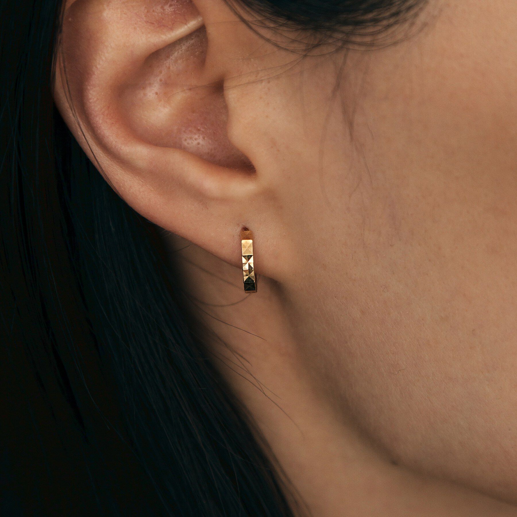 COCOSHNIK「K10ミラーカット中折れ フープピアス」|ピアス|