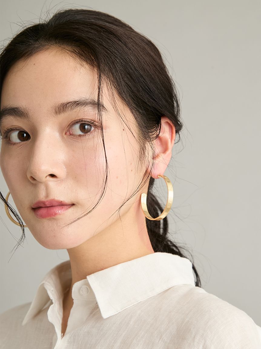 Mila Owen「メタルラインフープピアス」|ピアス|GLD