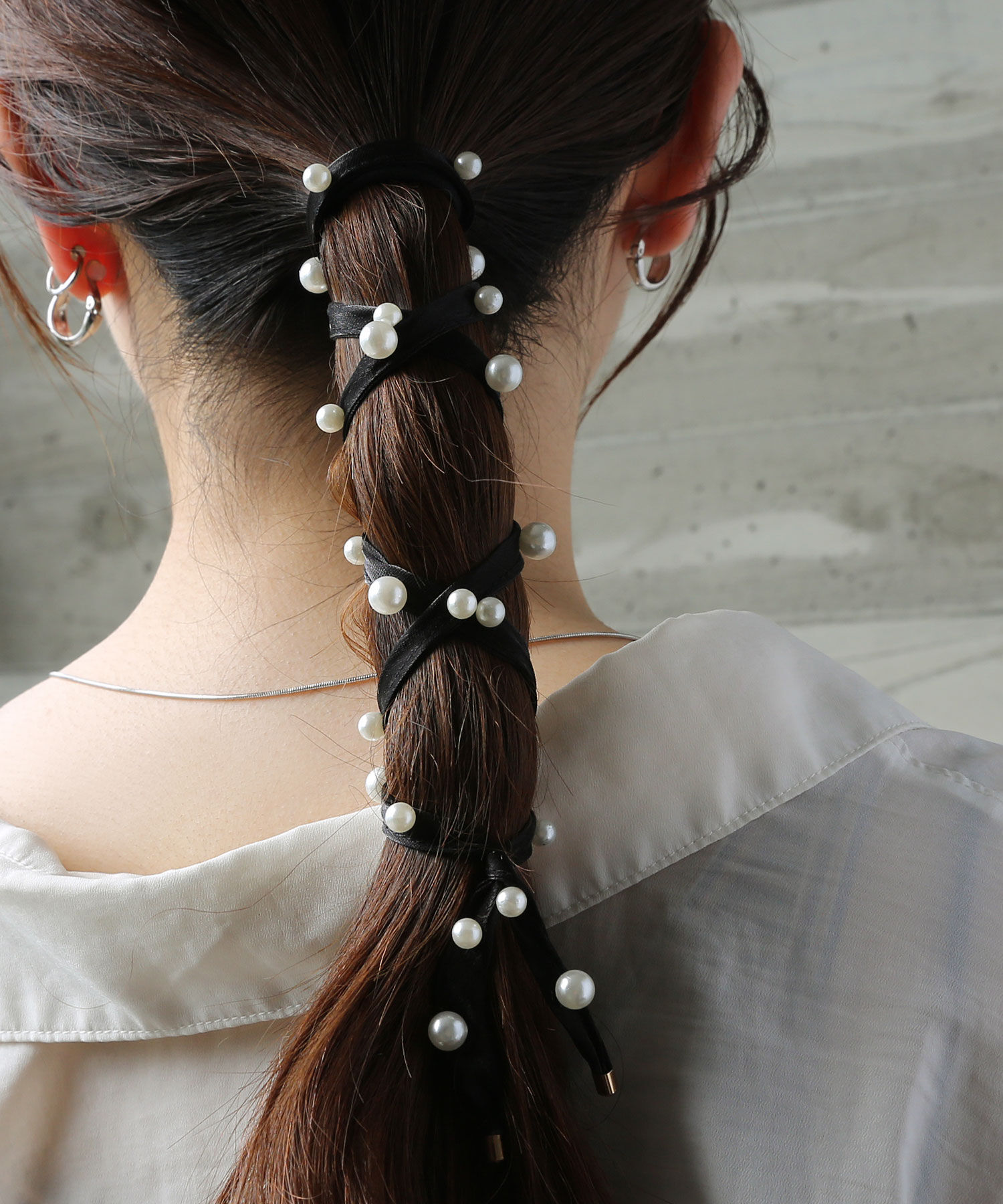  「サテン&times;パール ワイヤーリボンポニー」|ヘアゴム・シュシュ|