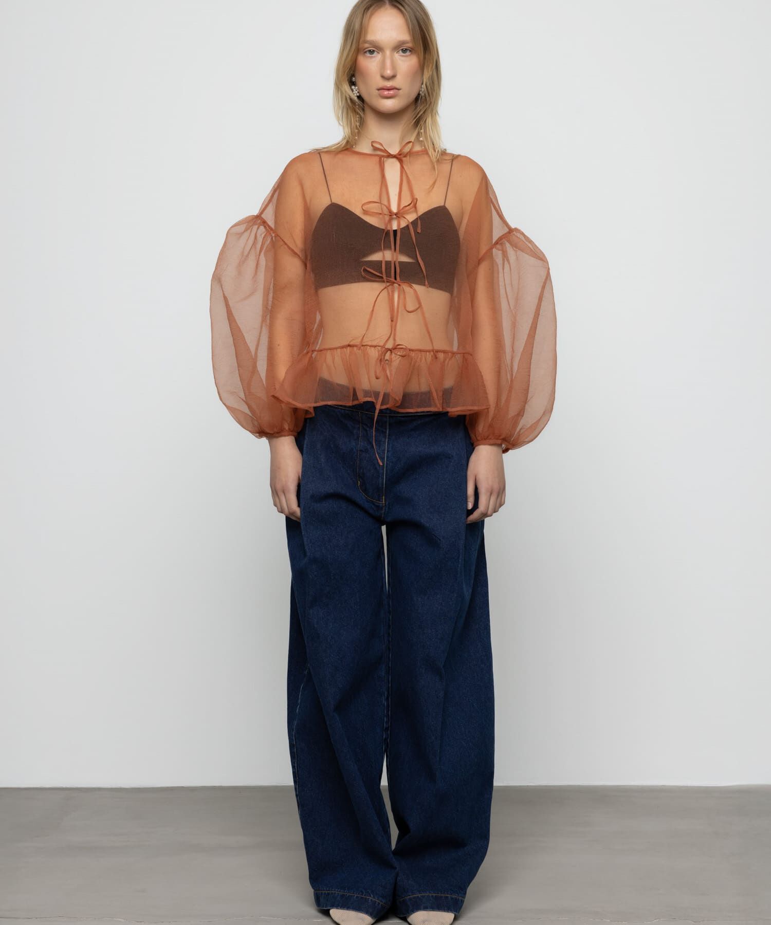 URBAN RESEARCH「ESTHE　VOLUME ORGANZA BOW TOP」|シャツ・ブラウス|