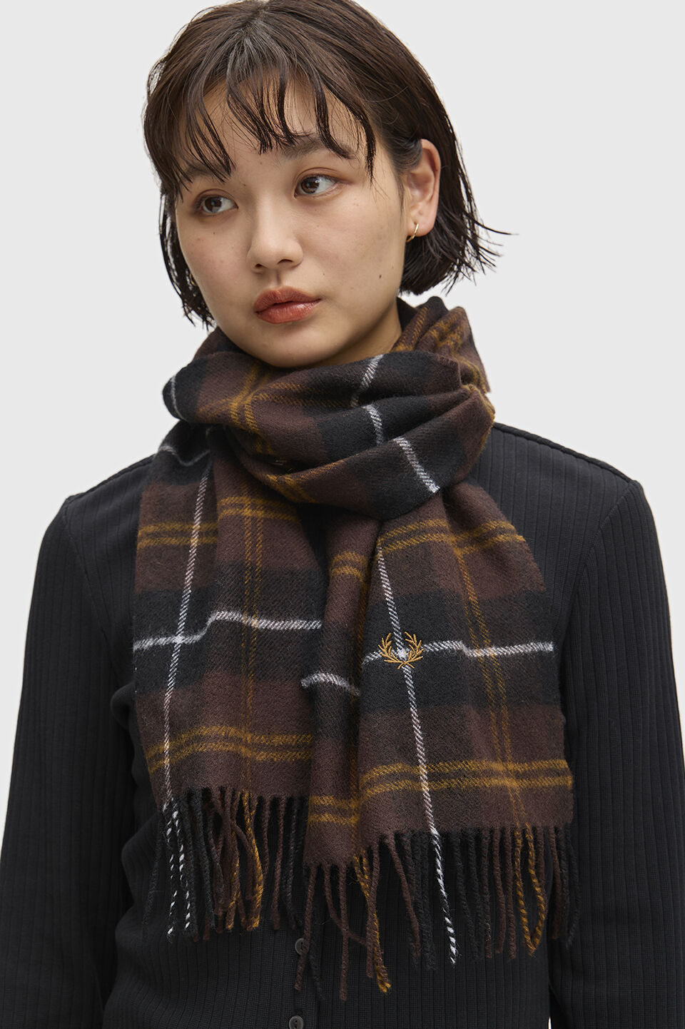FRED PERRY 「FRED PERRY／Lambswool Scarf／ワンポイントロゴ刺繍 チェック柄ラムウールマフラー」|マフラー|RICH BROWN