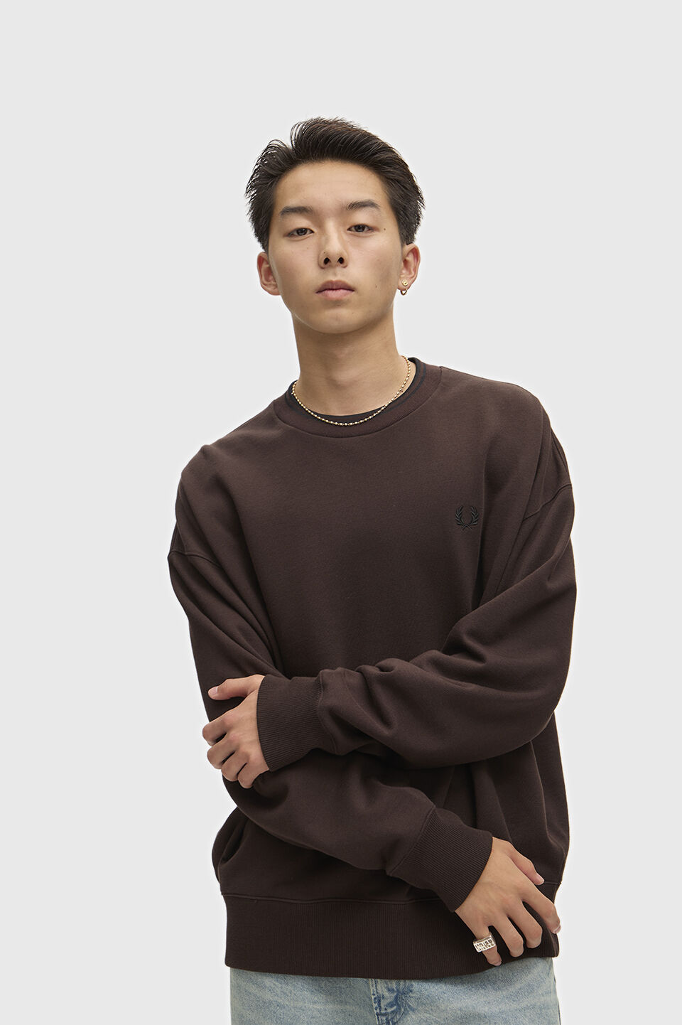 FRED PERRY 「FRED PERRY／Oversized Tipped Sweatshirt／オーバーサイズティップドスウェット」|スウェット・ジャージ|RICH BROWN