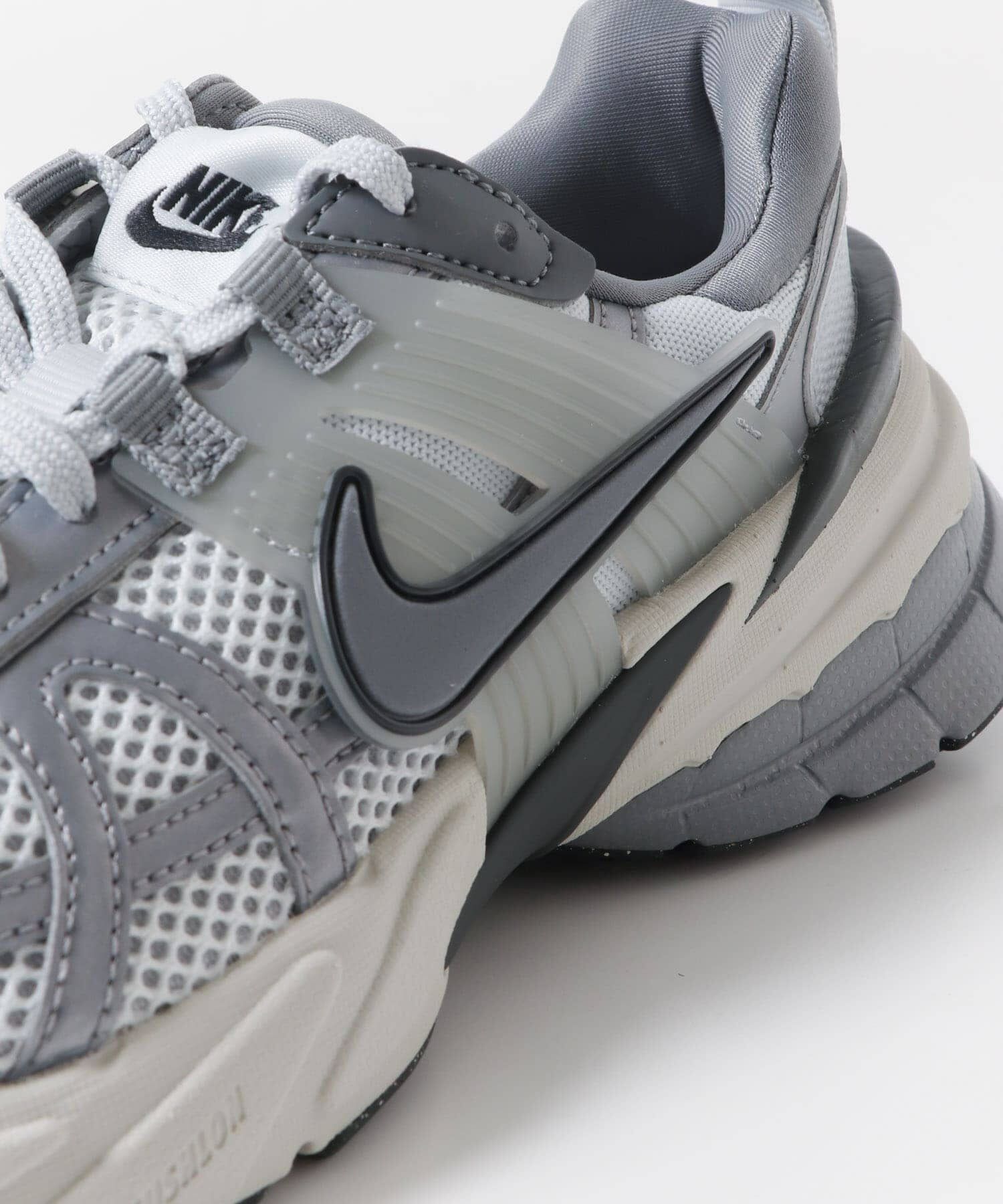 URBAN RESEARCH DOORS「NIKE　V2K ラン」|スニーカー|