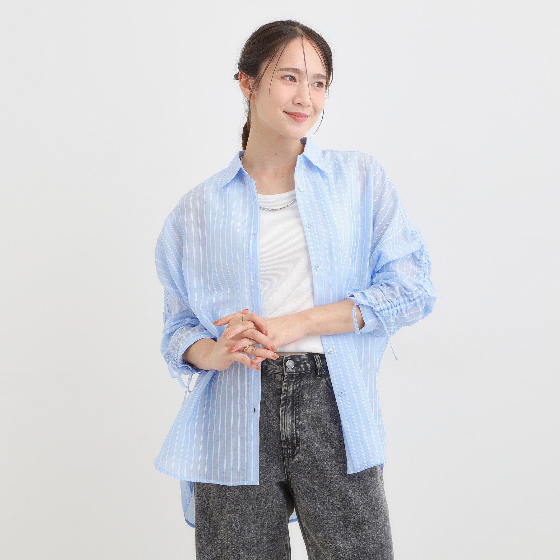 SHOO･LA･RUE「【S-LL】程よい透け感 ストライプ柄 お袖ギャザーデザインシャツ」|シャツ・ブラウス|