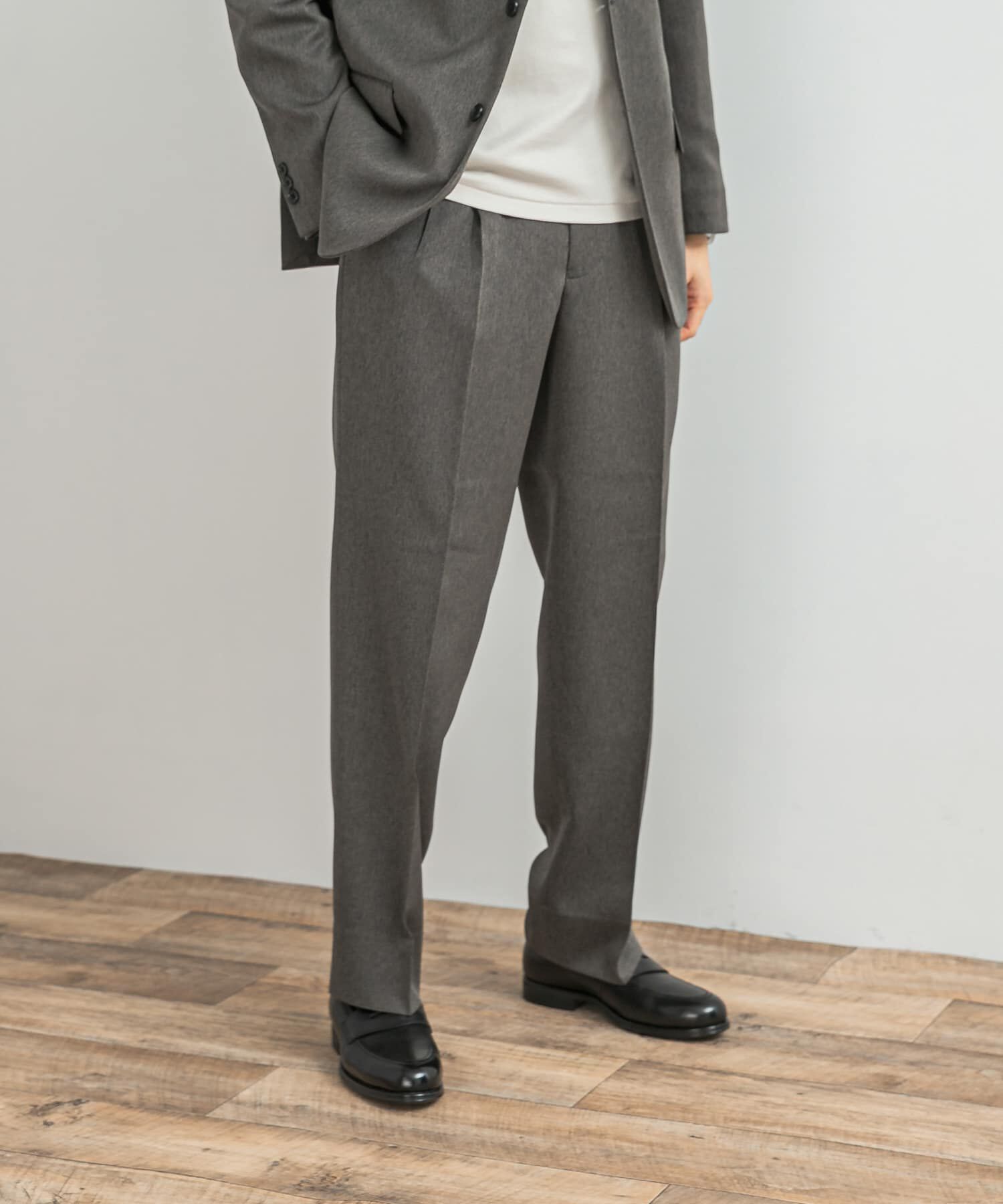 URBAN RESEARCH DOORS「LIFE STYLE TAILOR　レトロヘリンボンストレッチ2タックパンツ」|スラックス|グレー