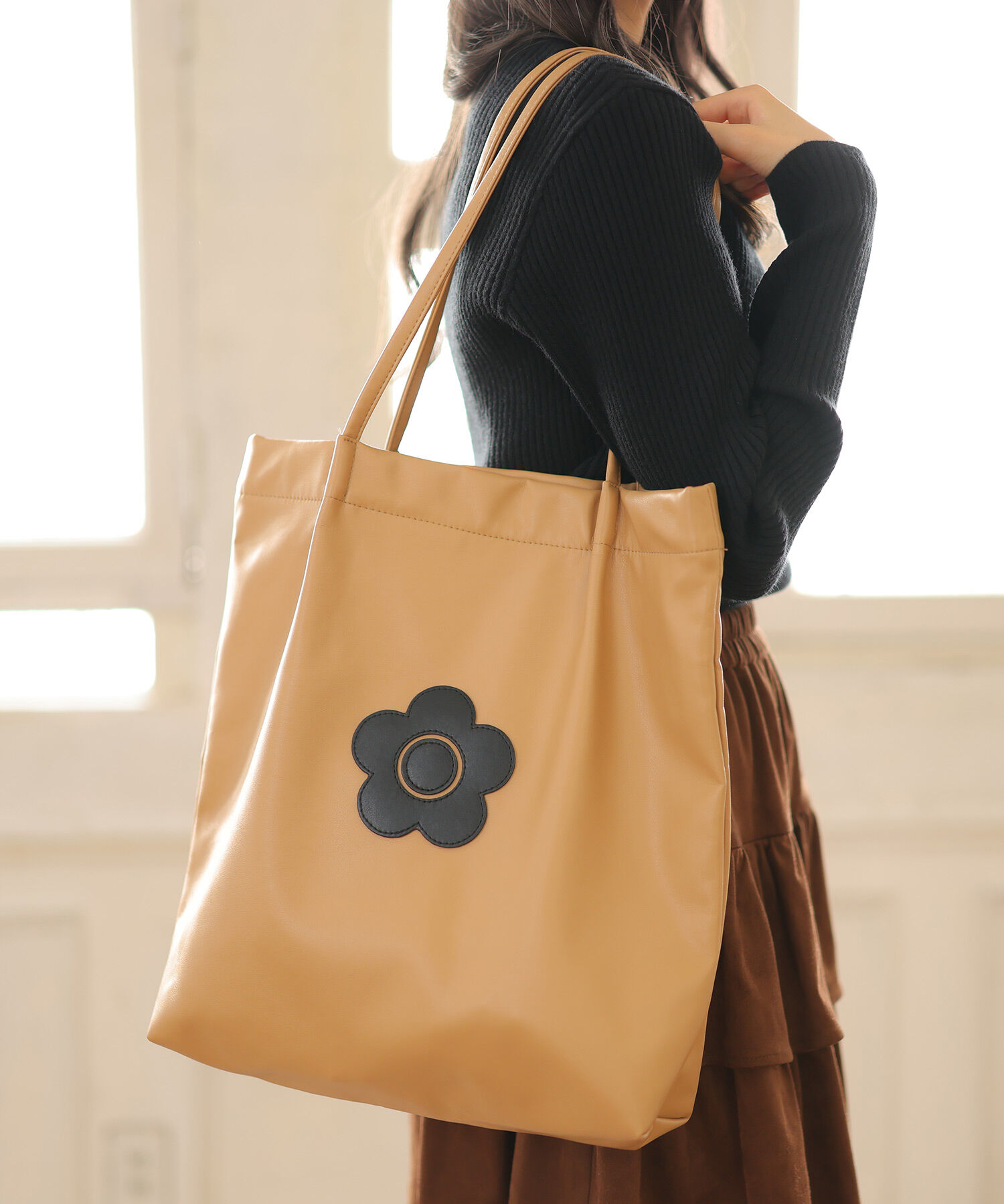 MARY QUANT「デイジーパッチソフト トート」|トートバッグ|ベージュ