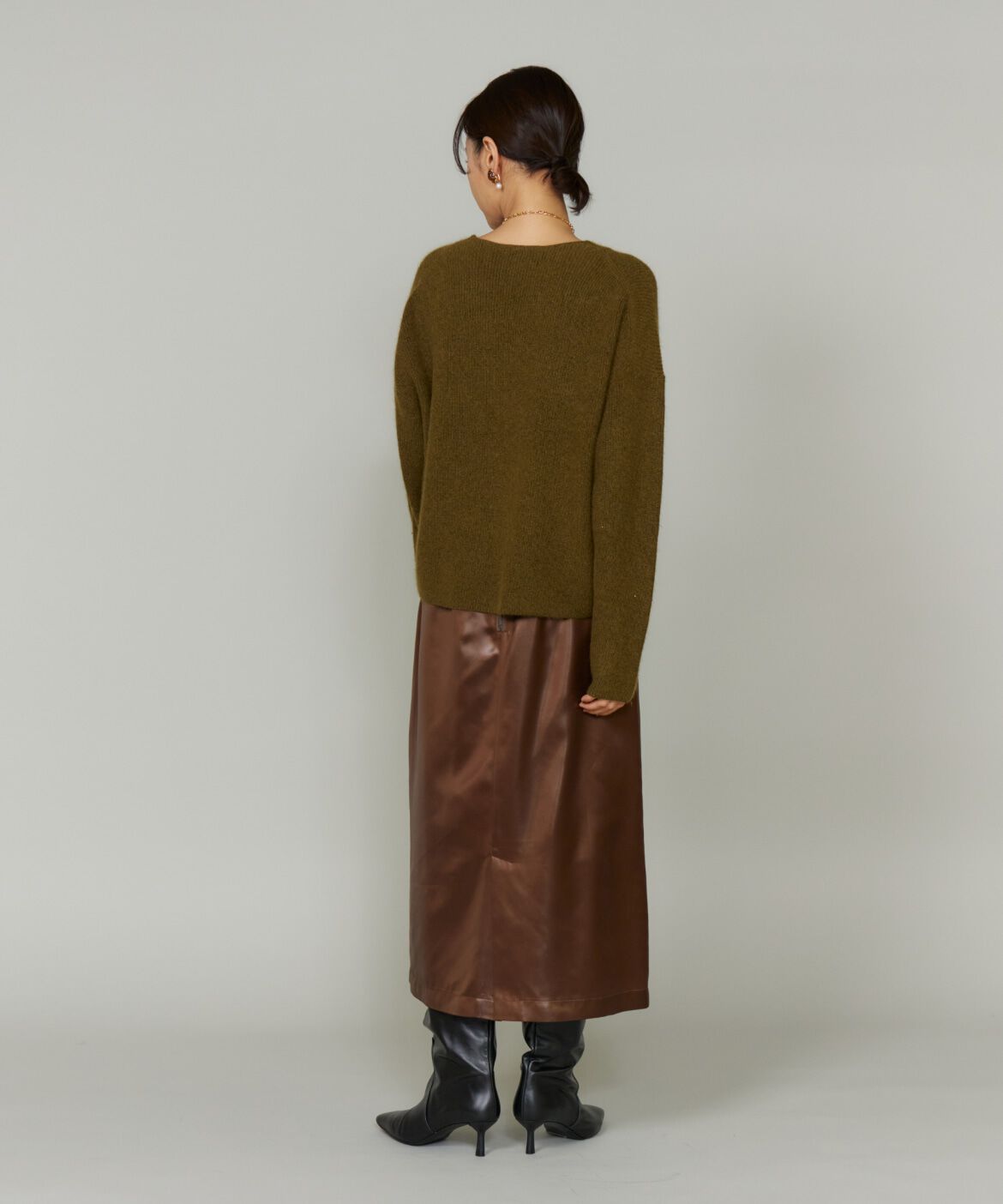 Le Souk「《大きいサイズ》スパンコールVネックニットプルオーバー」|ニット・セーター|