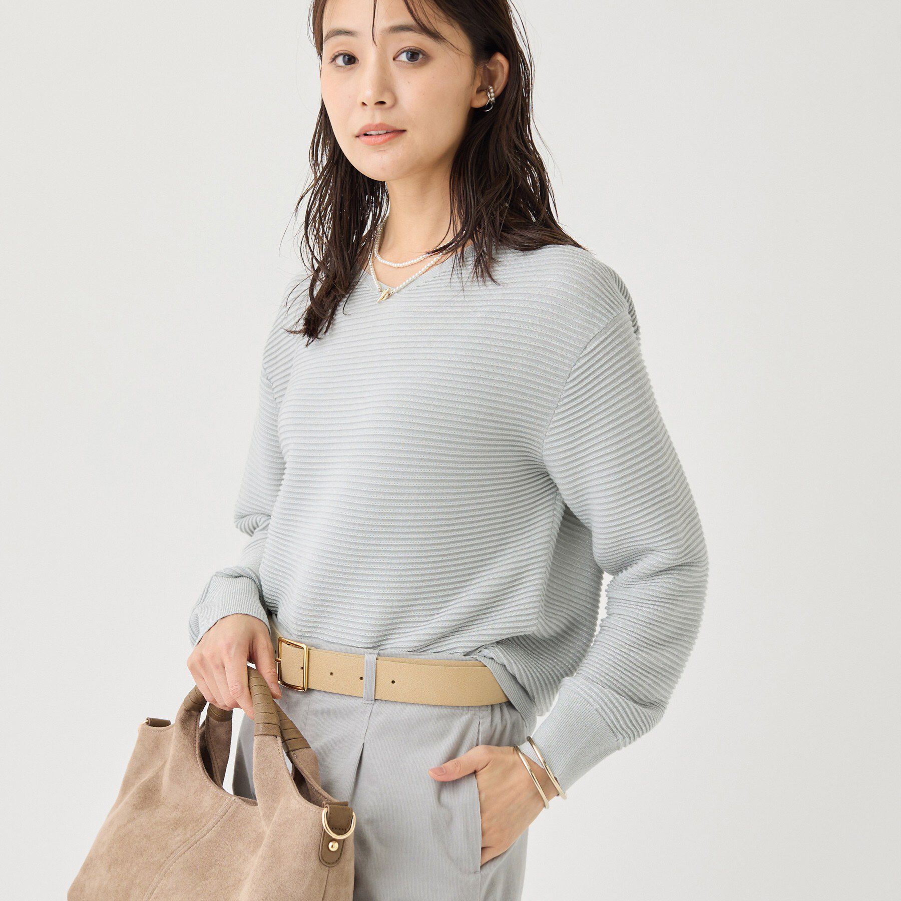 INDIVI「【ウール混／体型カバー】ラメガーター編み Vネックニット」|ニット・セーター|ライトグレー(011
