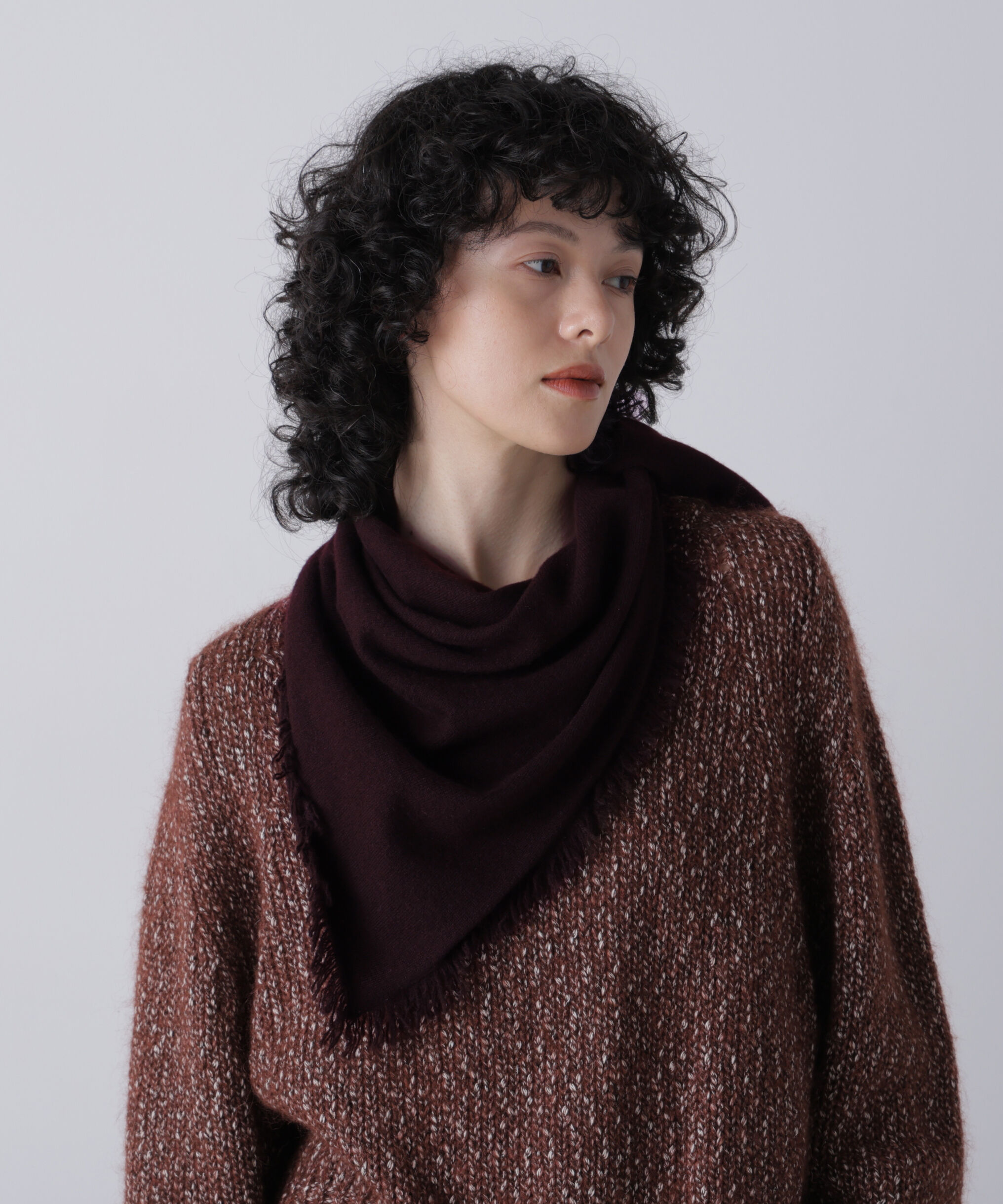 YLEVE 「YLEVE / CASHMERE KNIT TRIANGLE STOLE」|マフラー|DARK CHERRY2