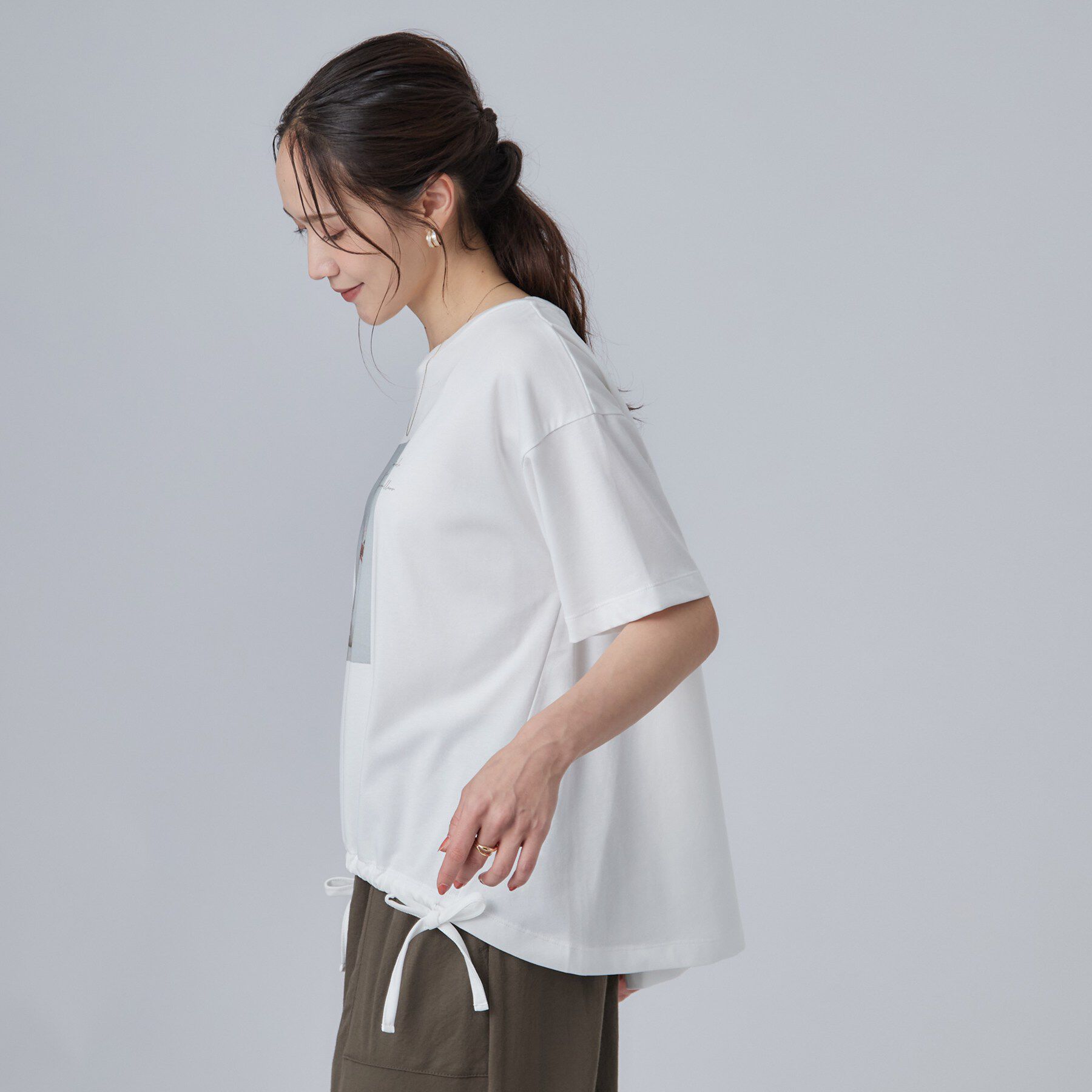 SHOO･LA･RUE「【洗濯機可/体型カバー】プリントデザインが目を惹く 裾シャーリングTシャツ」|Tシャツ・カットソー|