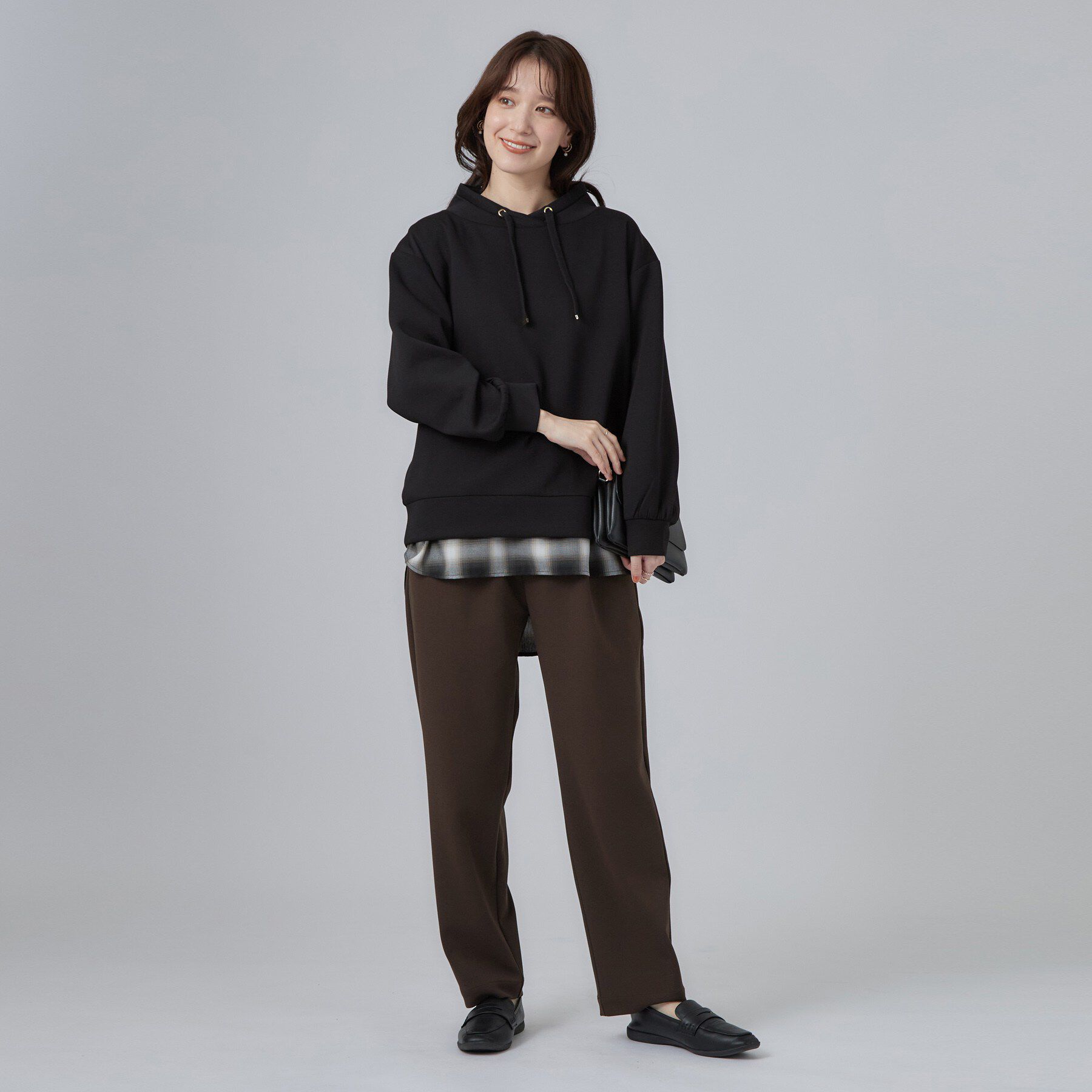 SHOO･LA･RUE「【S-LL/体型カバー】もちさらなめらかタッチ 抜き襟風トップス」|Tシャツ・カットソー|