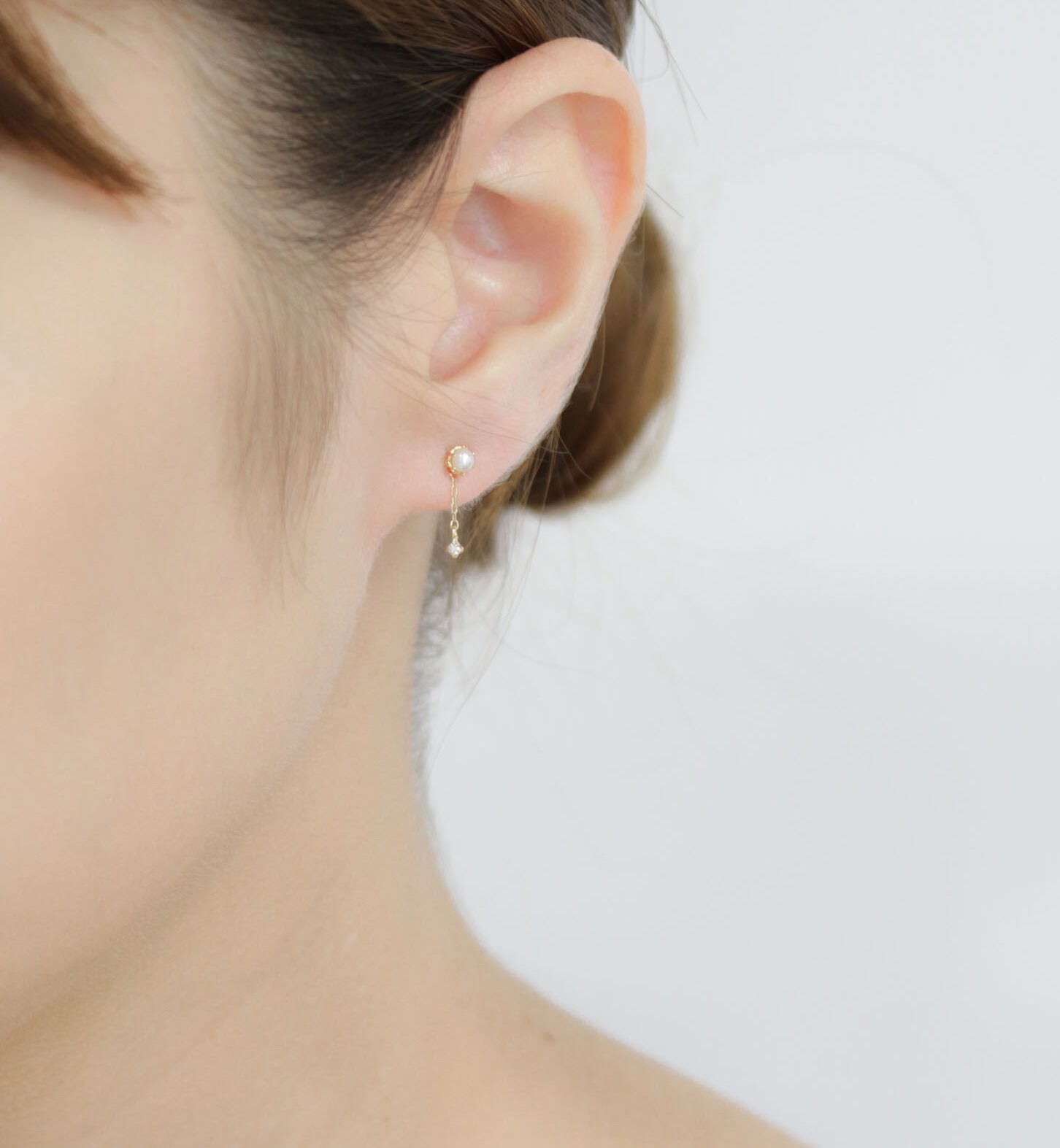  「ダイヤモンド / パール チャーム ピアス | K18」|ピアス|