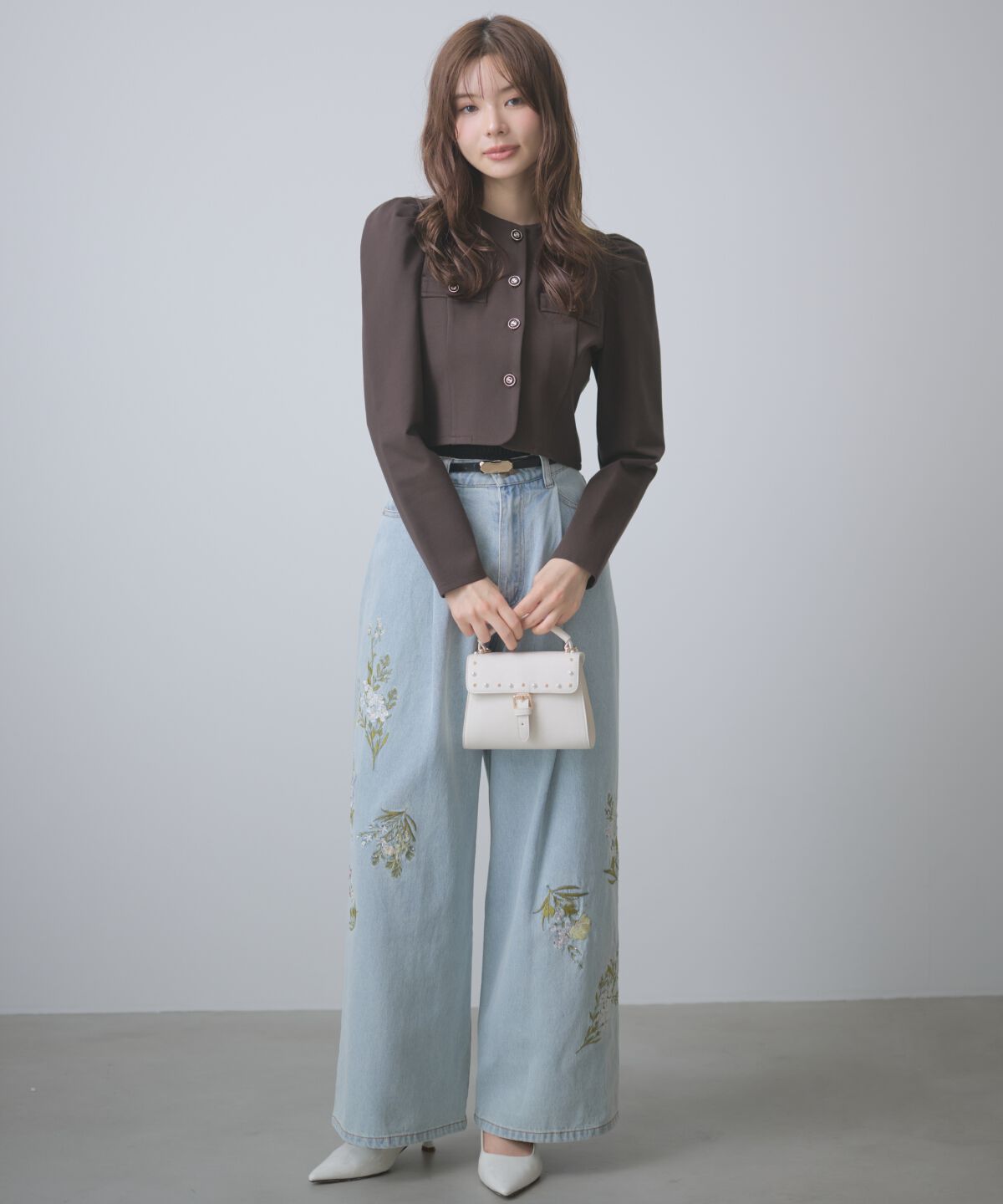 アンドクチュール「ビジュー付き刺繍デニムパンツ」|デニム|