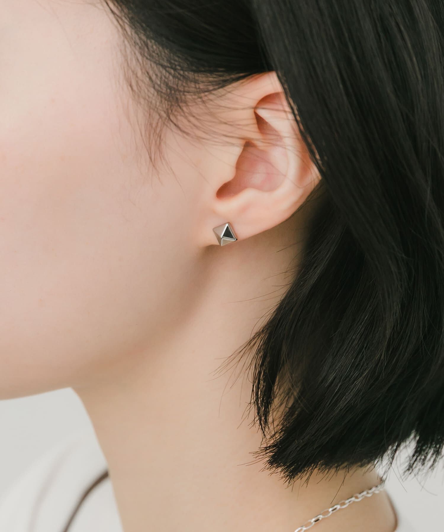 SMELLY「ステンレススクエアスタッズピアス」|ピアス|