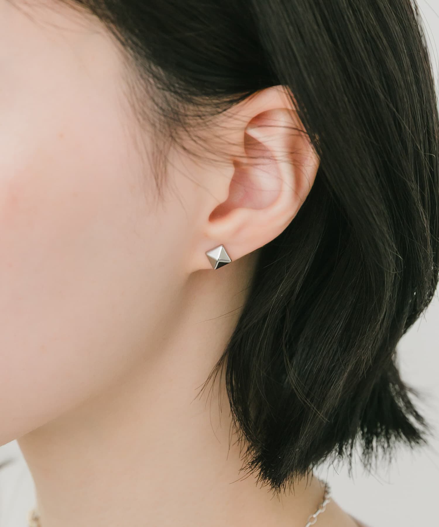 SMELLY「ステンレススクエアスタッズピアス」|ピアス|