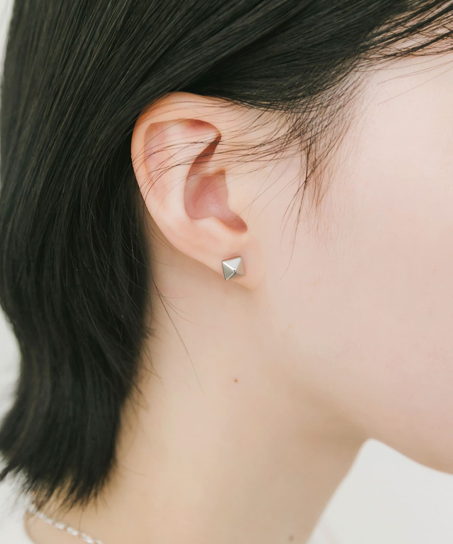 SMELLY「ステンレススクエアスタッズピアス」|ピアス|