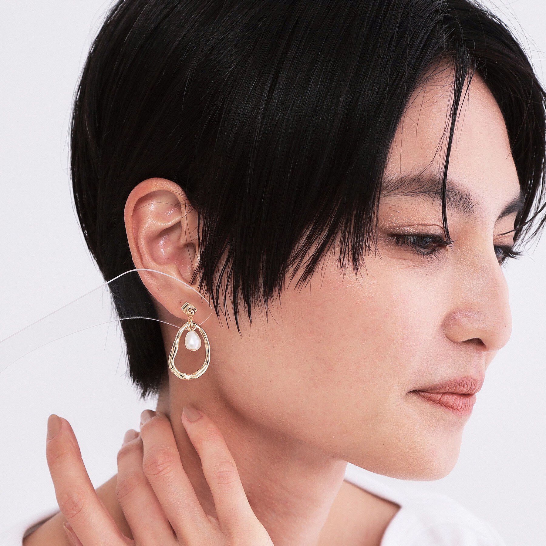 OPAQUE.CLIP「メタル&times;フェイクパールスイングデザインピアス」|ピアス|