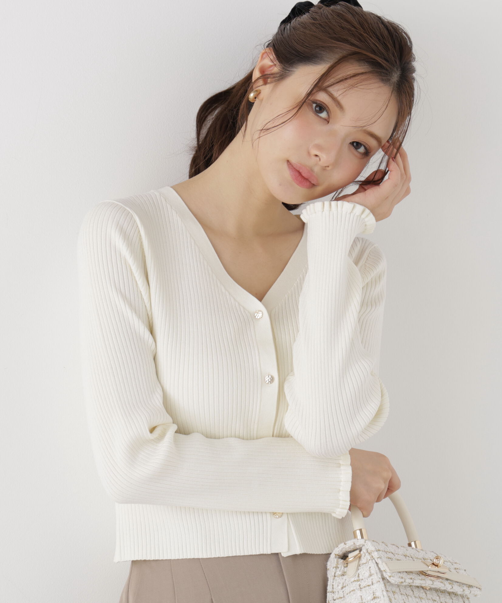 PROPORTION BODY DRESSING「ニュアンス釦ニットカーディガン」|カーディガン|エクリュ1