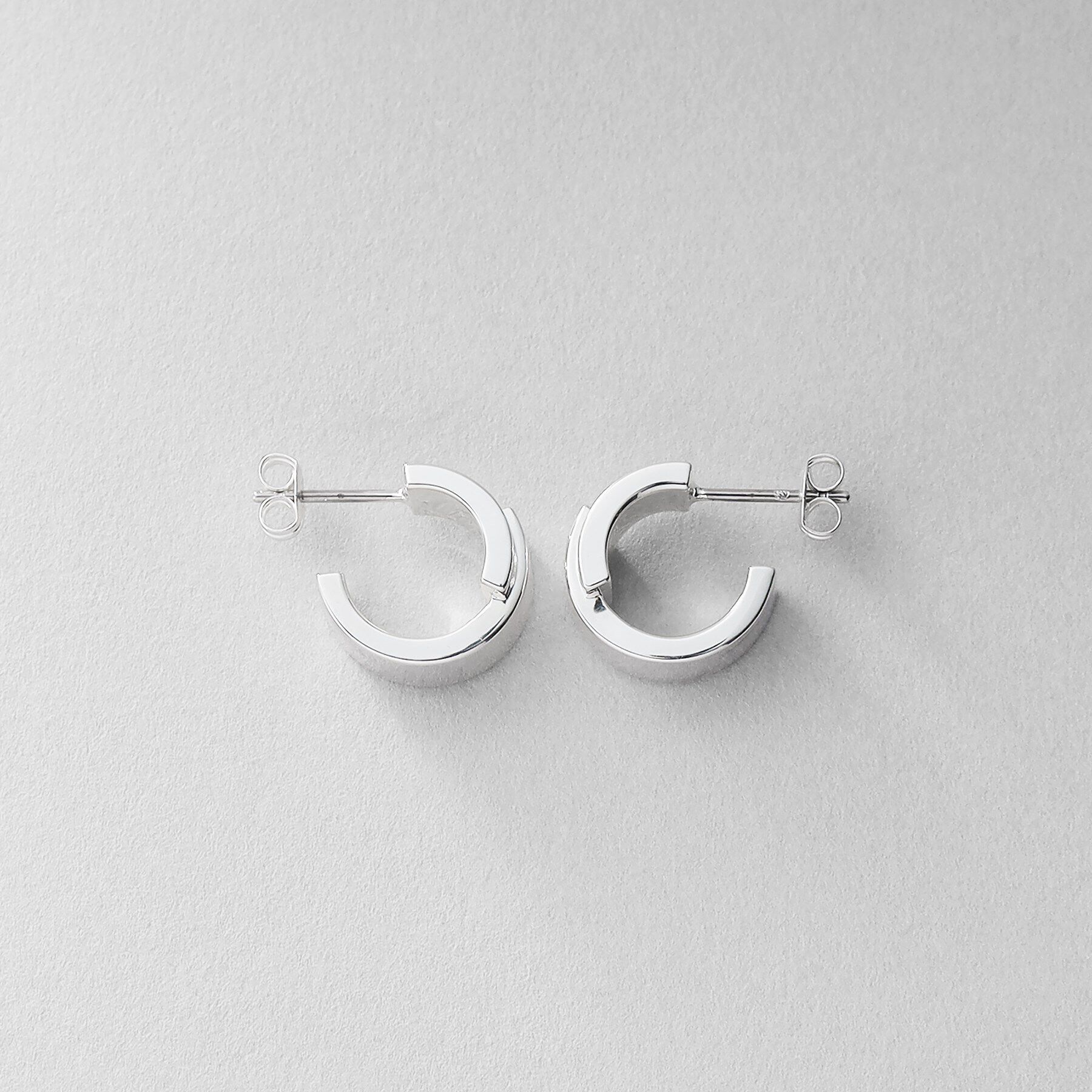 COCOSHNIK ONKITSCH「シルバー スモールフープ スライドプレートピアス」|ピアス|