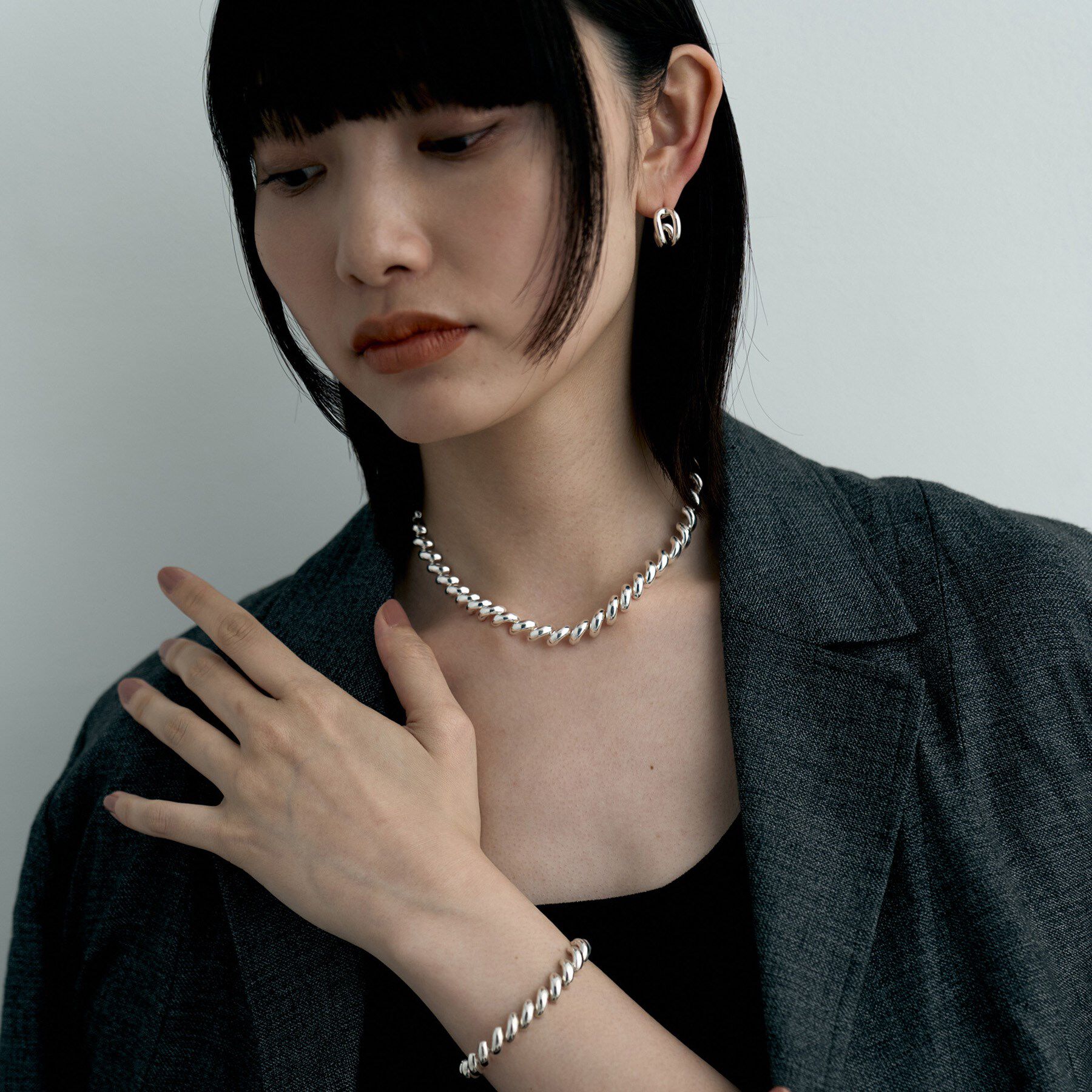 COCOSHNIK ONKITSCH「シルバー スモールフープ ニュアンスループピアス」|ピアス|