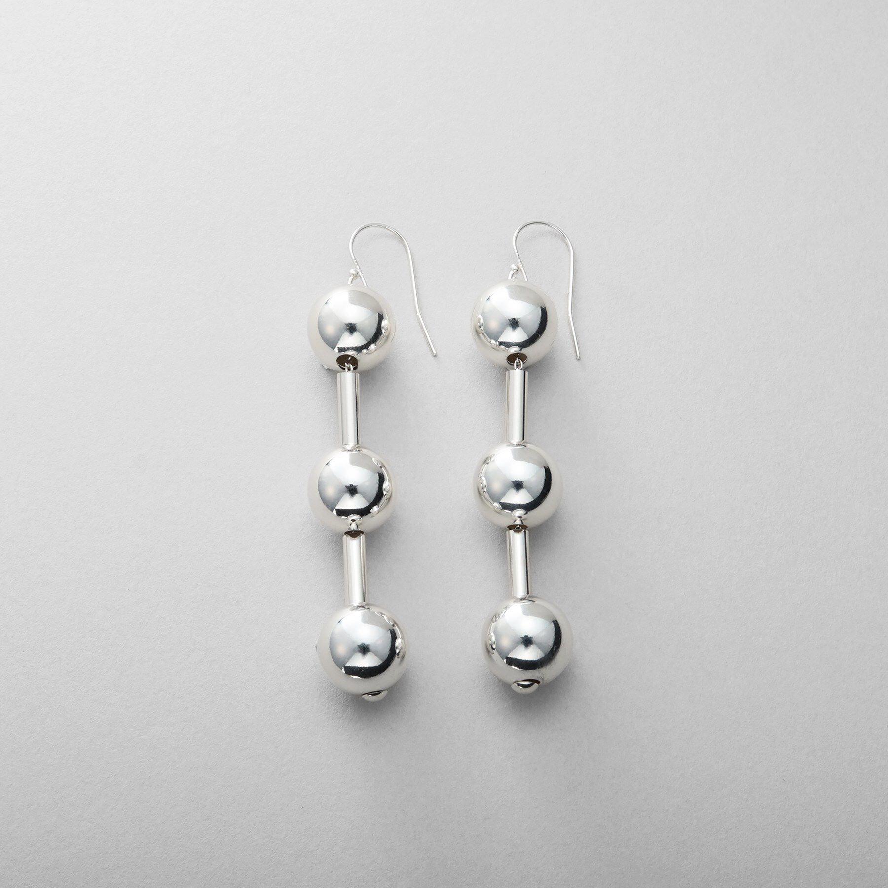 COCOSHNIK ONKITSCH「シルバー ホロウボールコネクテッドピアス」|ピアス|