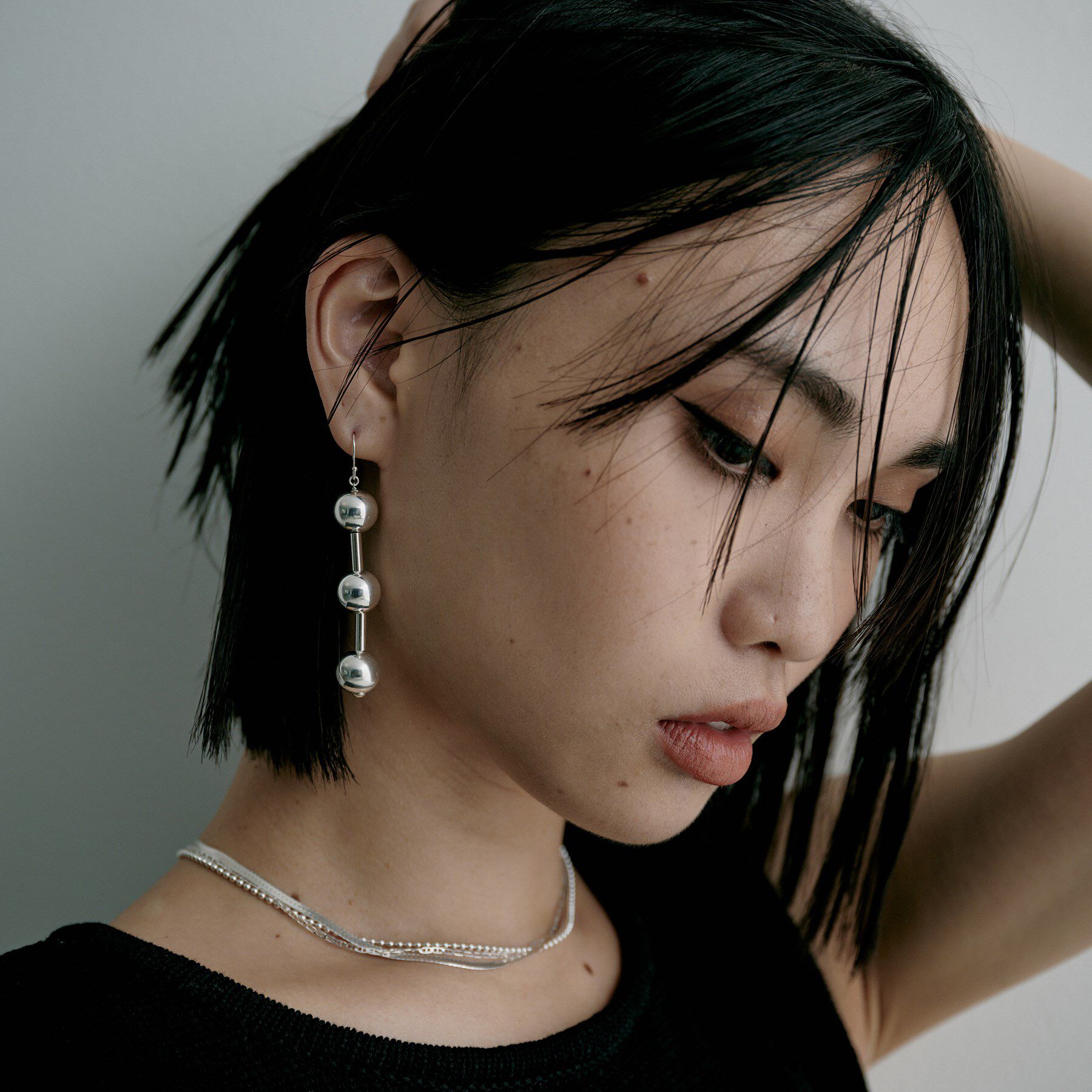 COCOSHNIK ONKITSCH「シルバー ホロウボールコネクテッドピアス」|ピアス|
