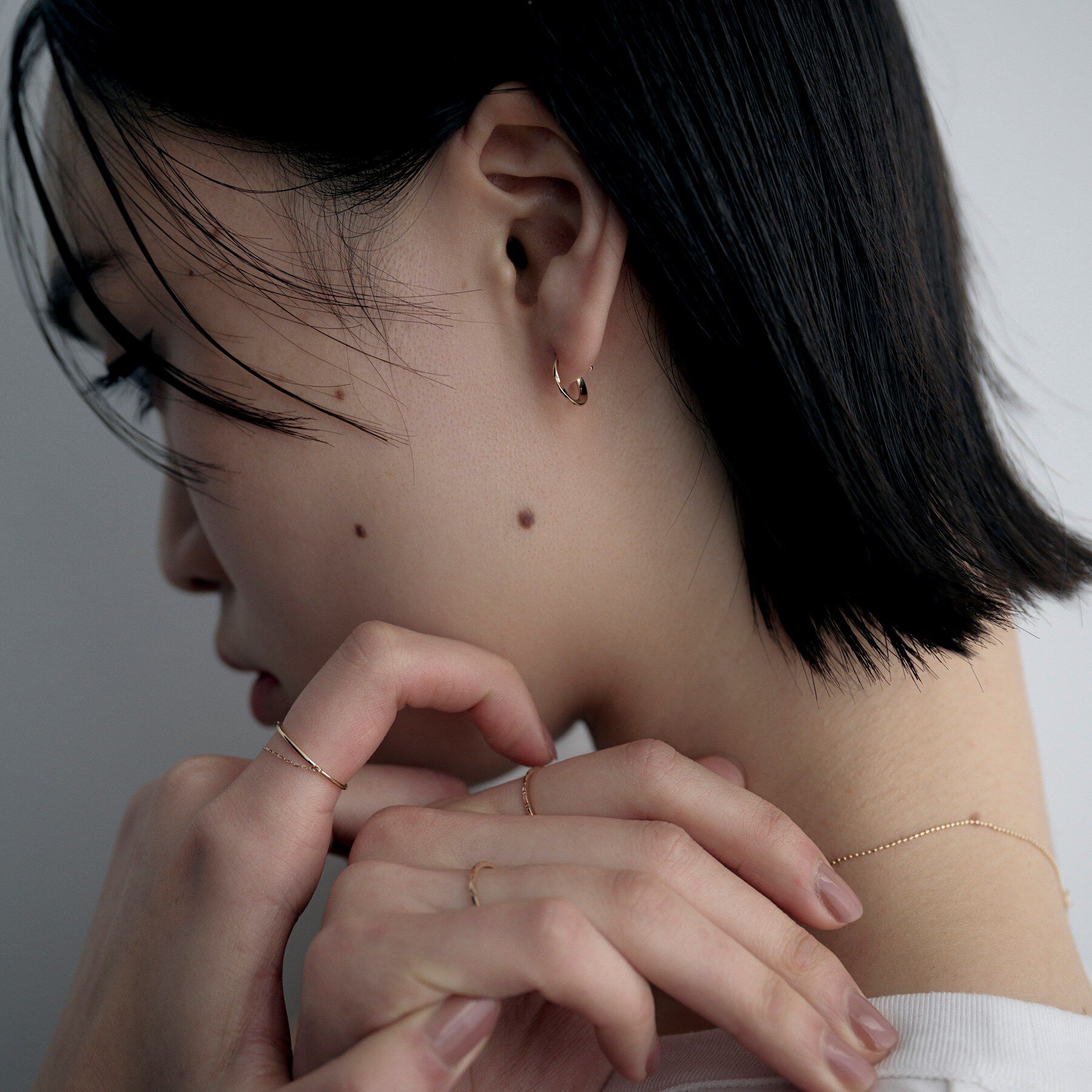 COCOSHNIK ONKITSCH「K10ツイステッドフープピアス」|ピアス|