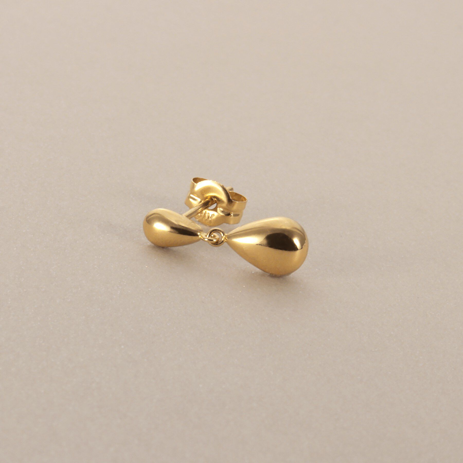 COCOSHNIK「K18中空ペアシェイプ大小 スタッドピアス」|ピアス|