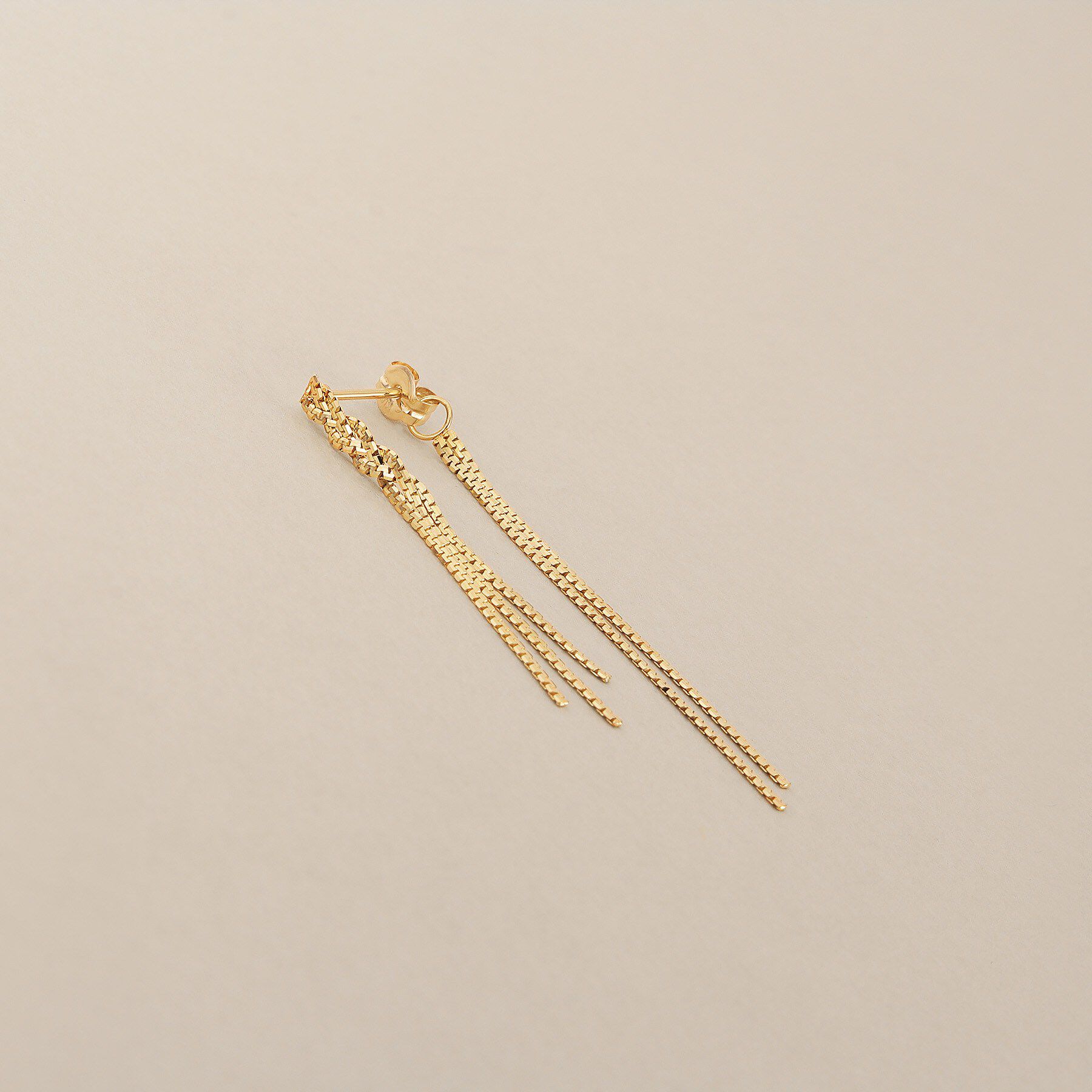 COCOSHNIK「K10ベネフラ三つ編みフリンジ前後 スタッドピアス」|ピアス|