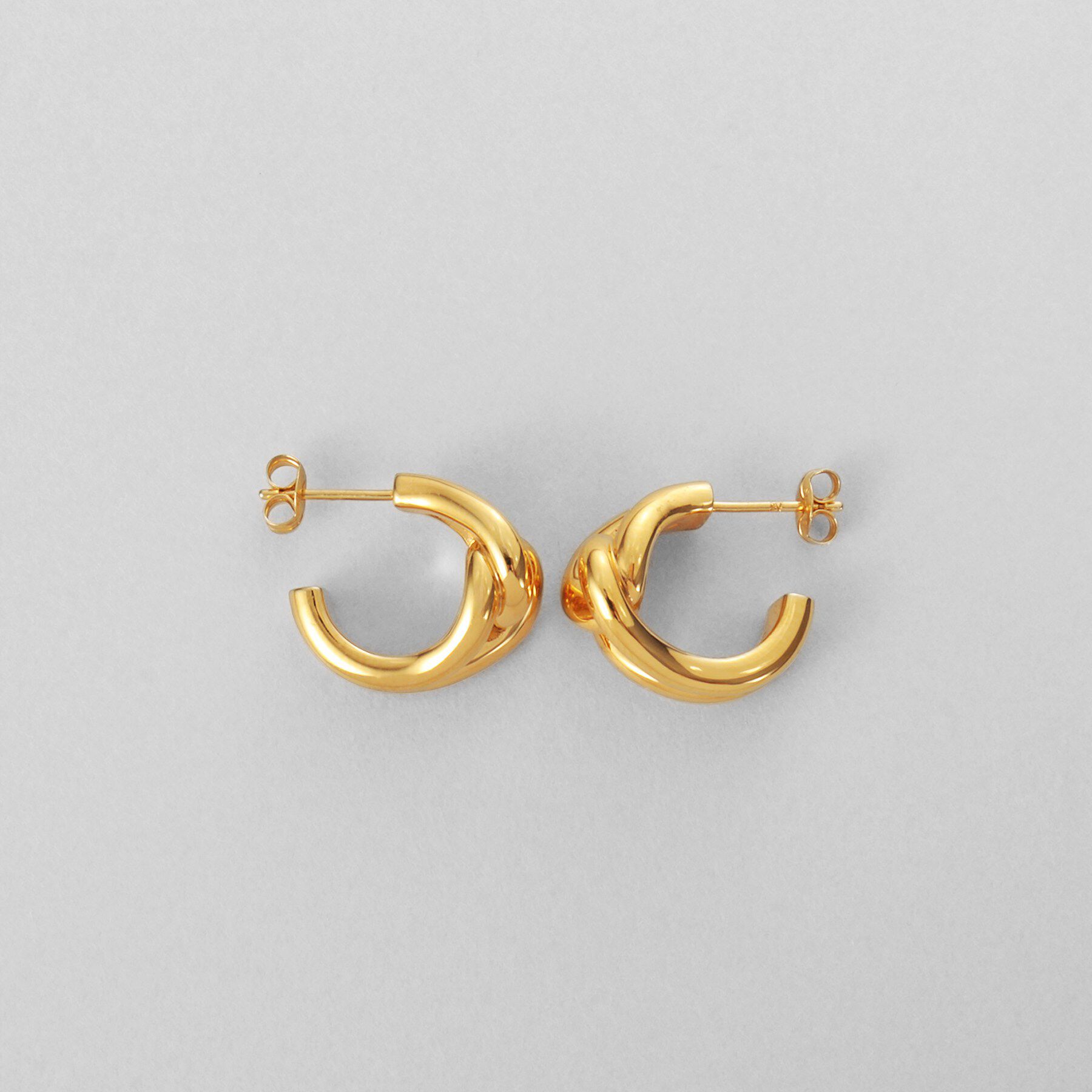COCOSHNIK ONKITSCH「シルバー スモールフープ ノットピアス GP」|ピアス|