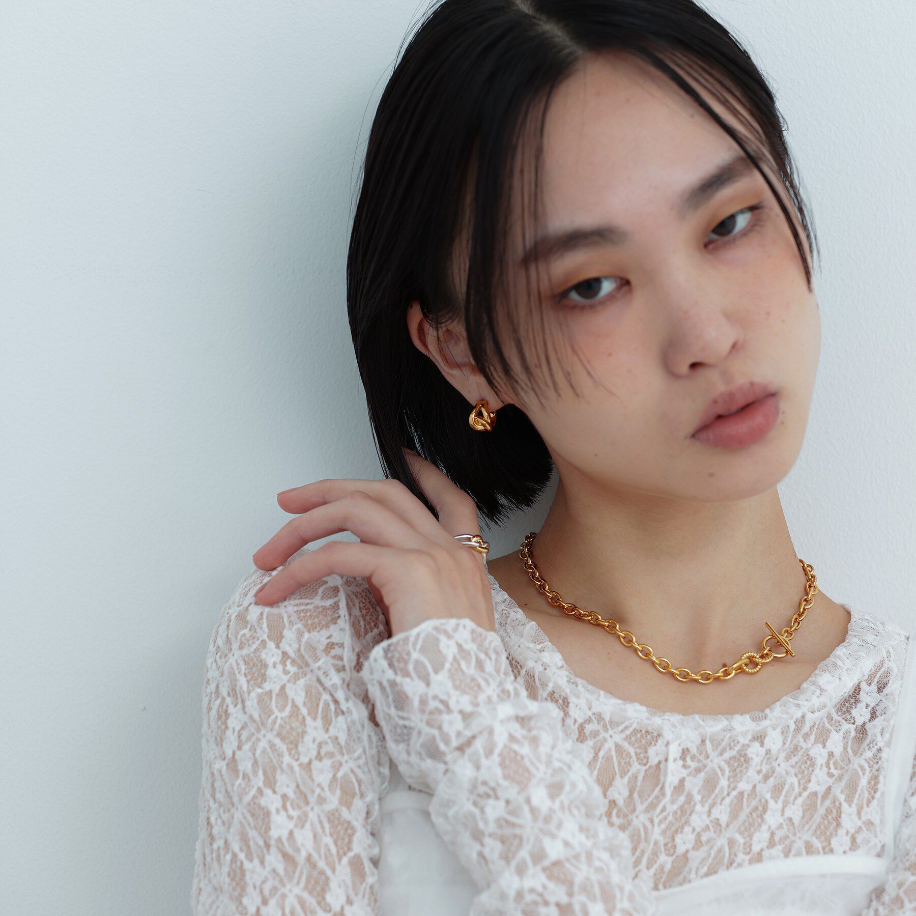 COCOSHNIK ONKITSCH「シルバー スモールフープ ノットピアス GP」|ピアス|