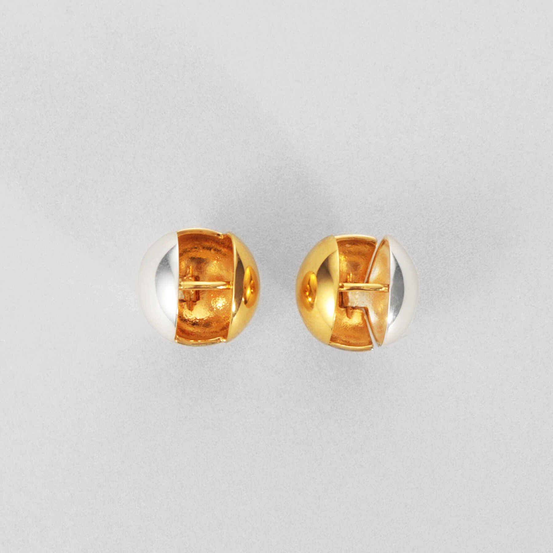 COCOSHNIK ONKITSCH「シルバー コンビカラー ハギーピアス ボールS」|ピアス|
