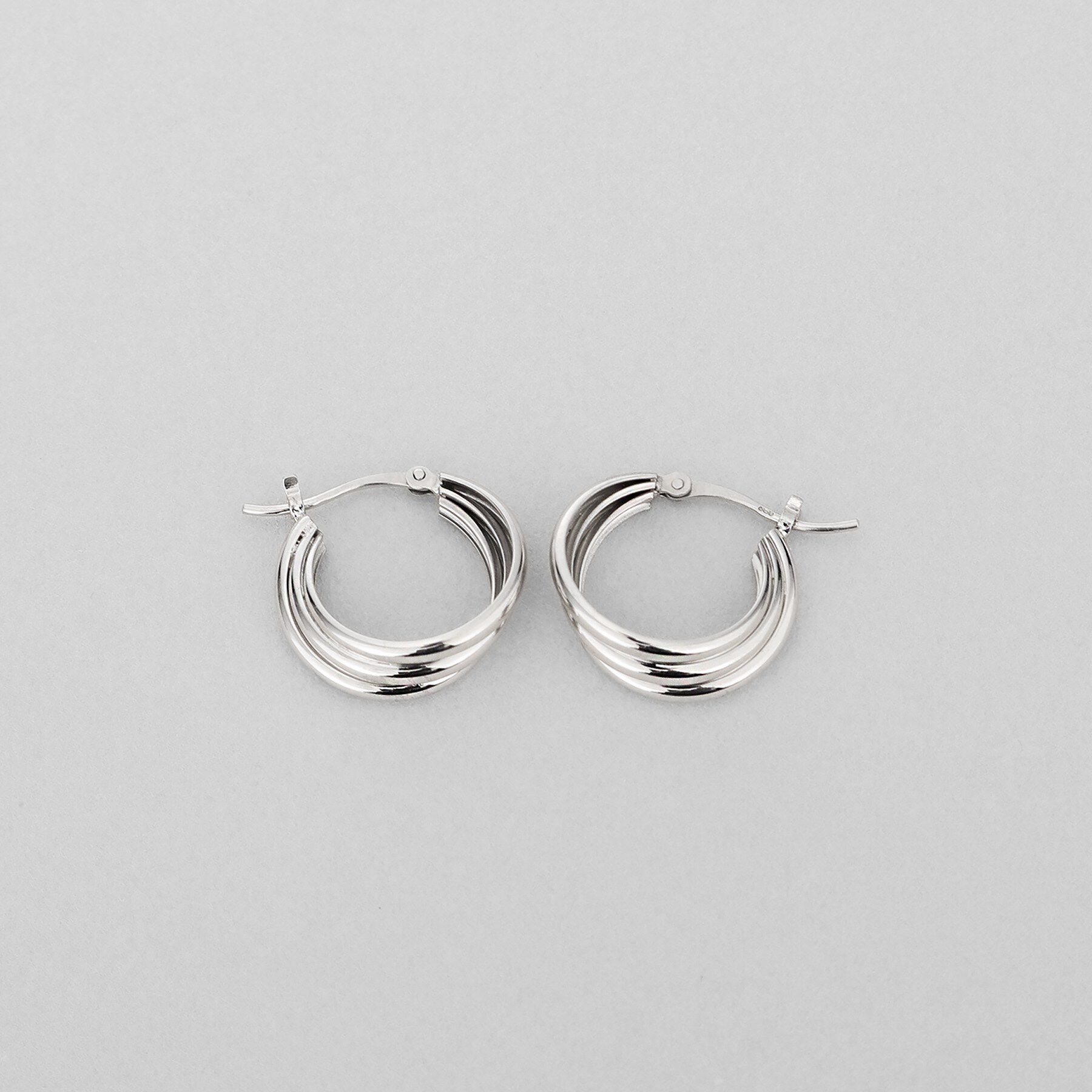 COCOSHNIK ONKITSCH「シルバー スモールフープ トリプルドームピアス」|ピアス|