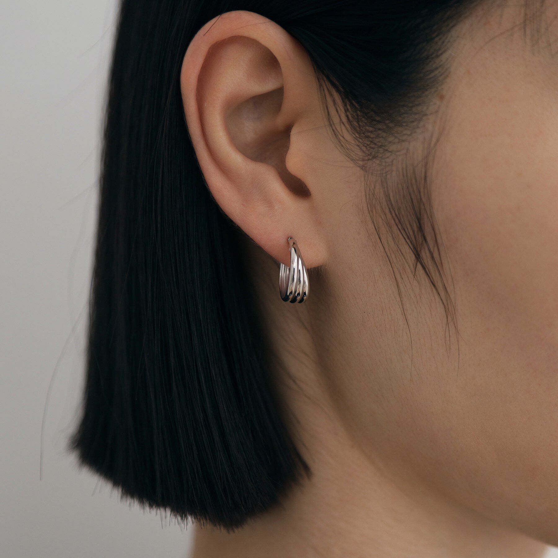 COCOSHNIK ONKITSCH「シルバー スモールフープ トリプルドームピアス」|ピアス|