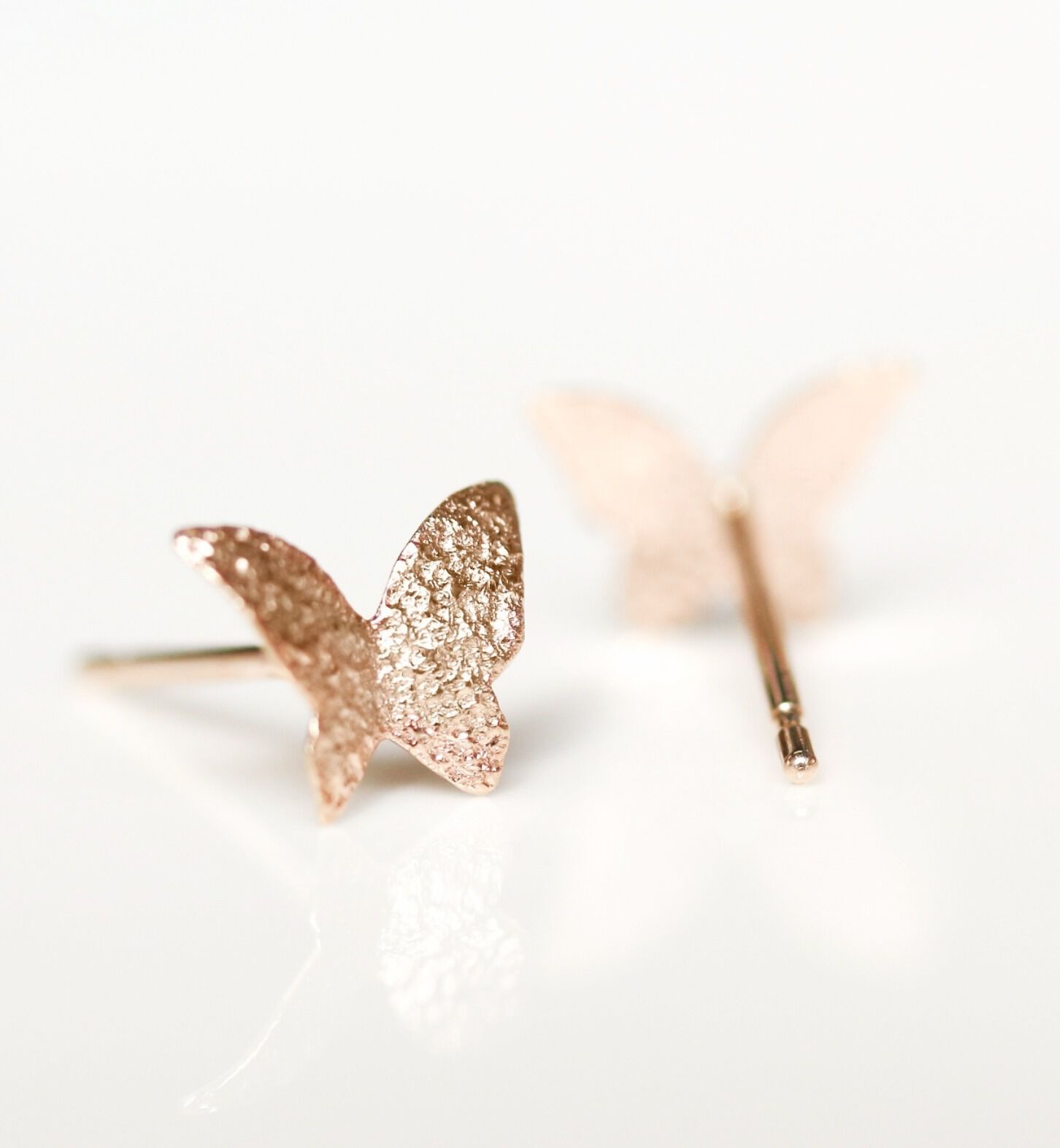  「ゴールド バタフライ ピアス | K10YG〈ノイズ〉」|ピアス|