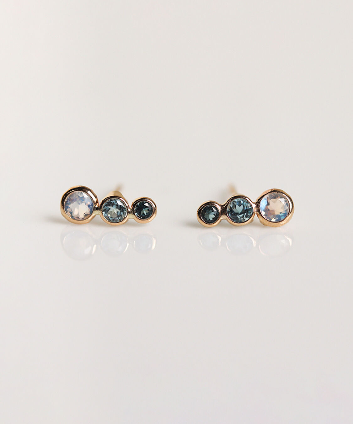  「マルチカラーストーン ピアス | K10YG 〈ブルー〉」|ピアス|